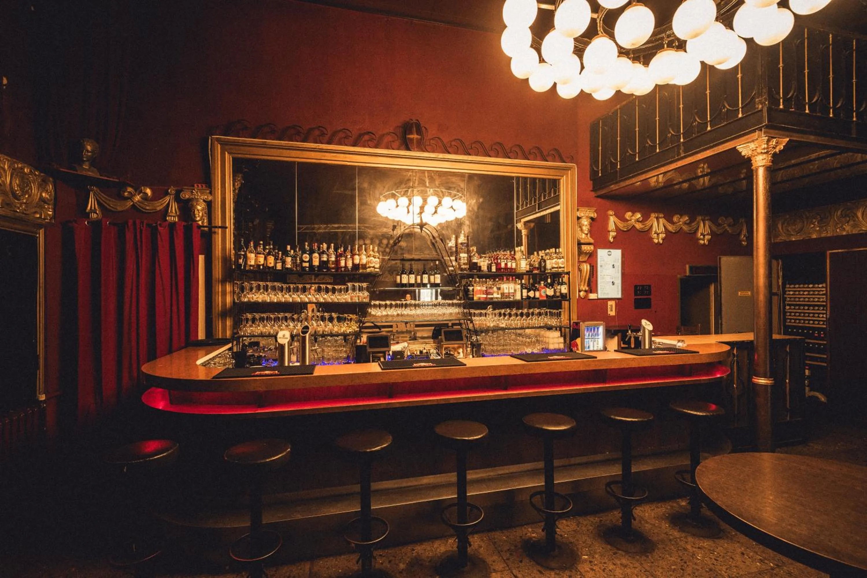 Lounge or bar in Ballhaus Berlin Hostel