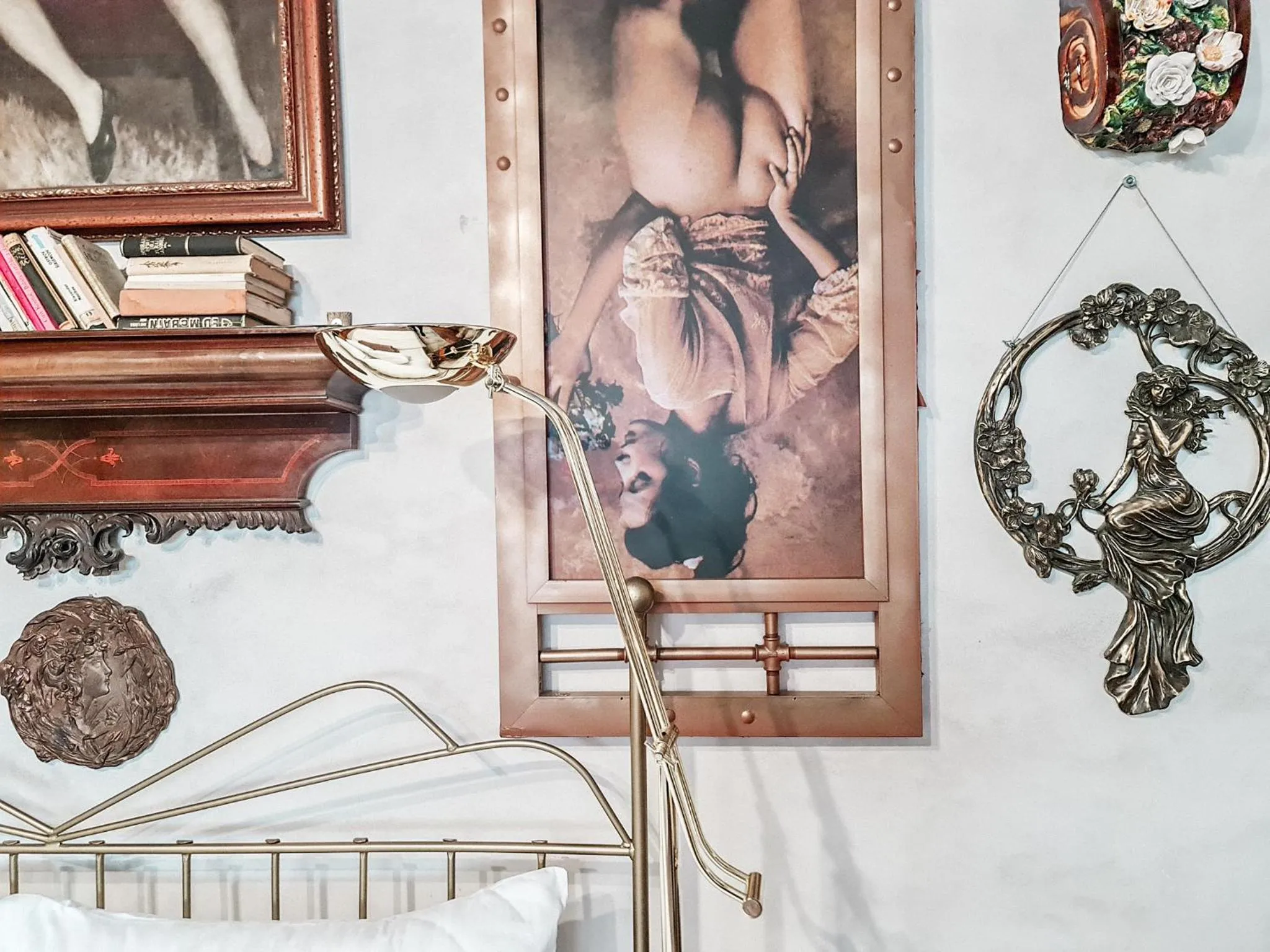 Decorative detail in Divná pani Luxury Gallery Rooms