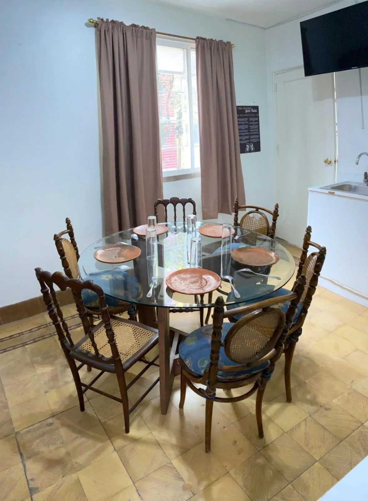 Dining area in Mala Vecindad Beer Hotel
