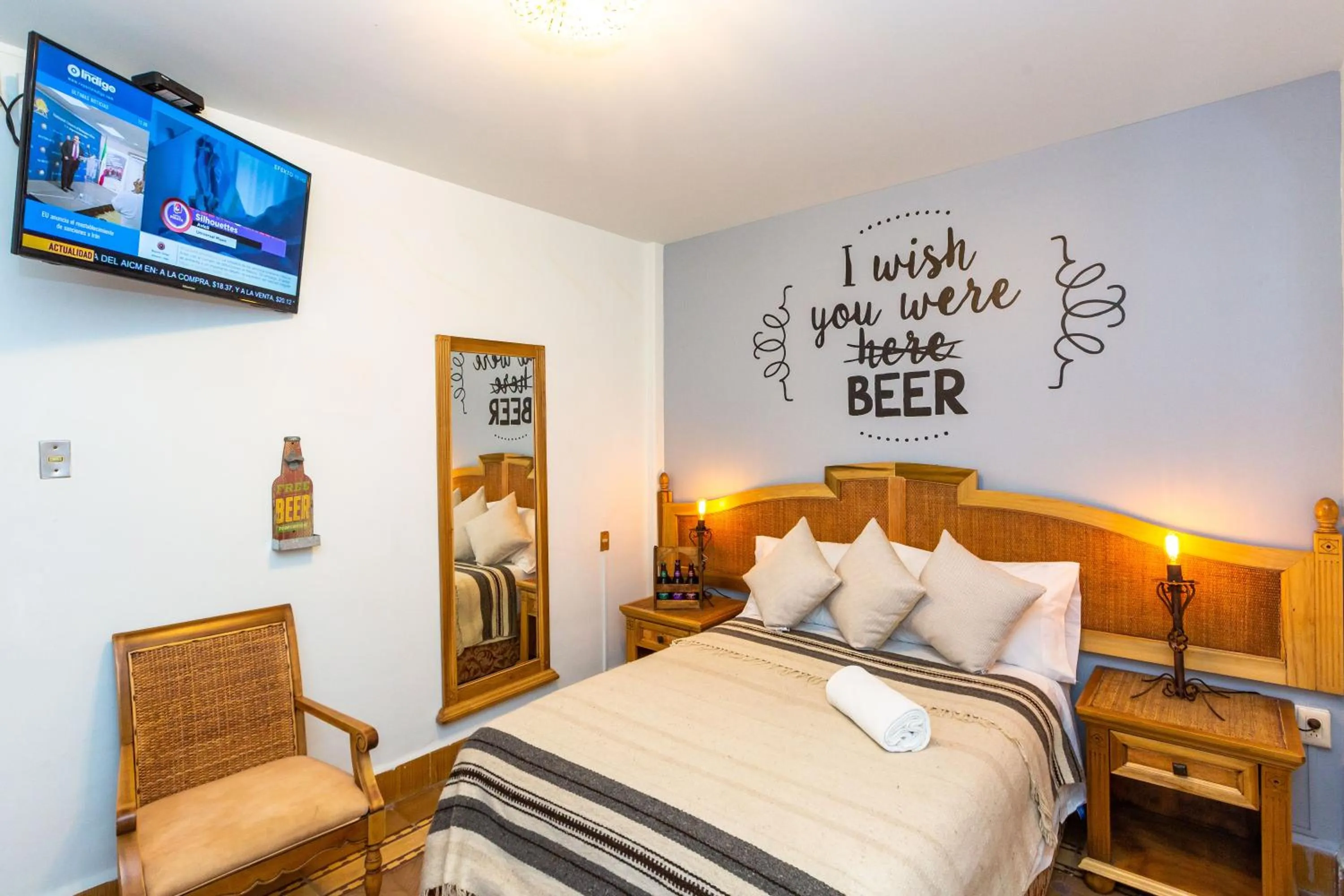 Photo of the whole room, Bed in Mala Vecindad Beer Hotel