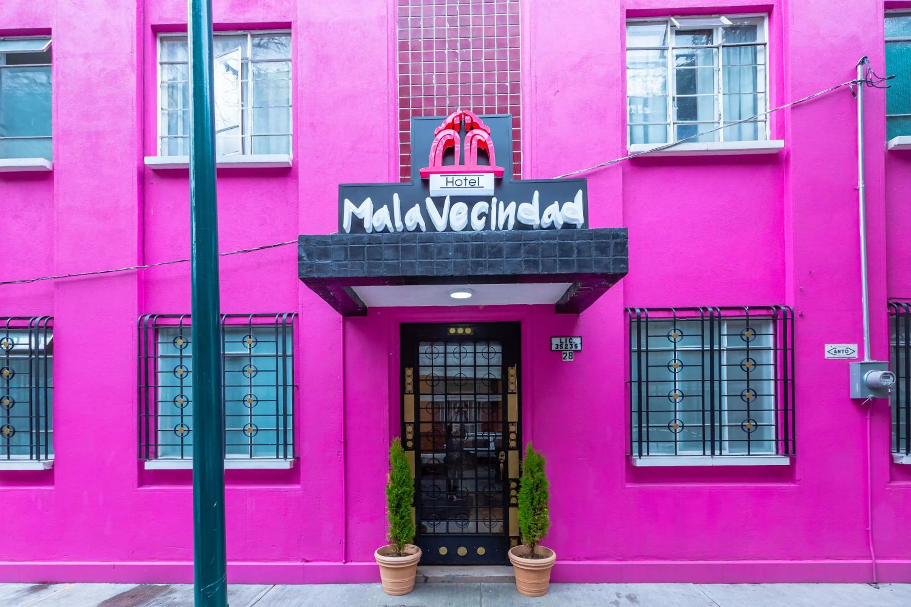 Property building in Mala Vecindad Beer Hotel