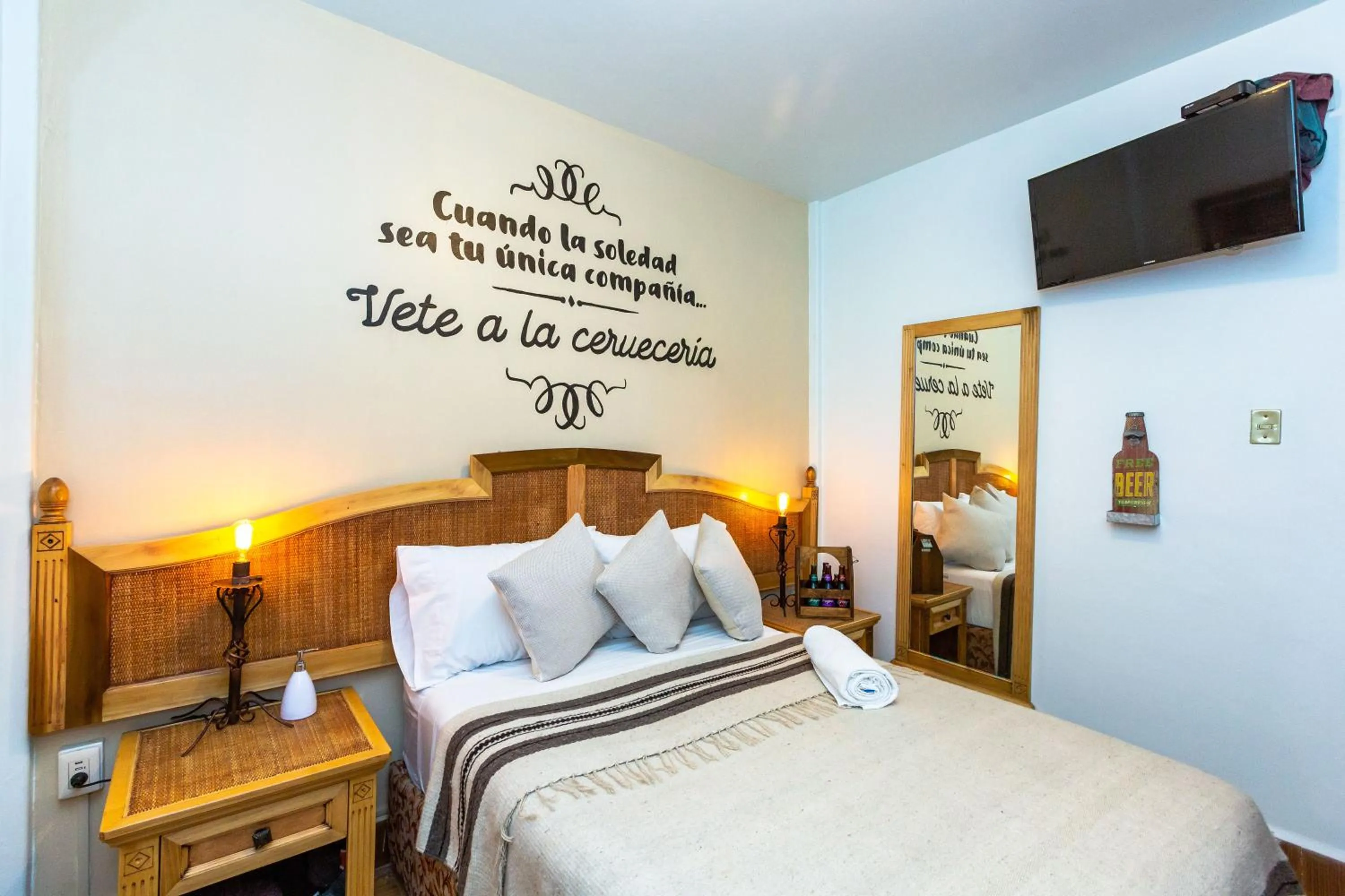 Photo of the whole room, Bed in Mala Vecindad Beer Hotel