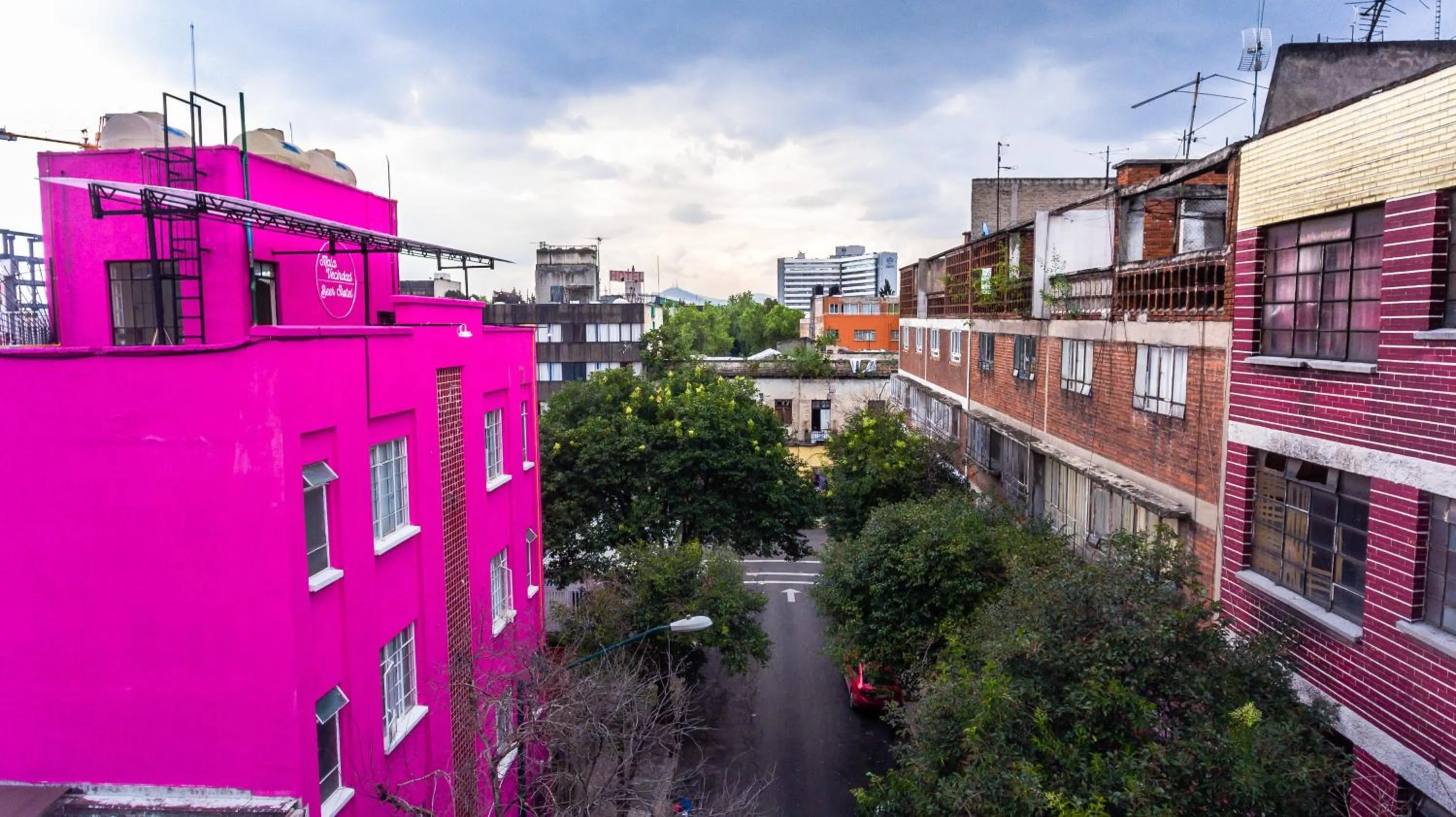 Property building in Mala Vecindad Beer Hotel