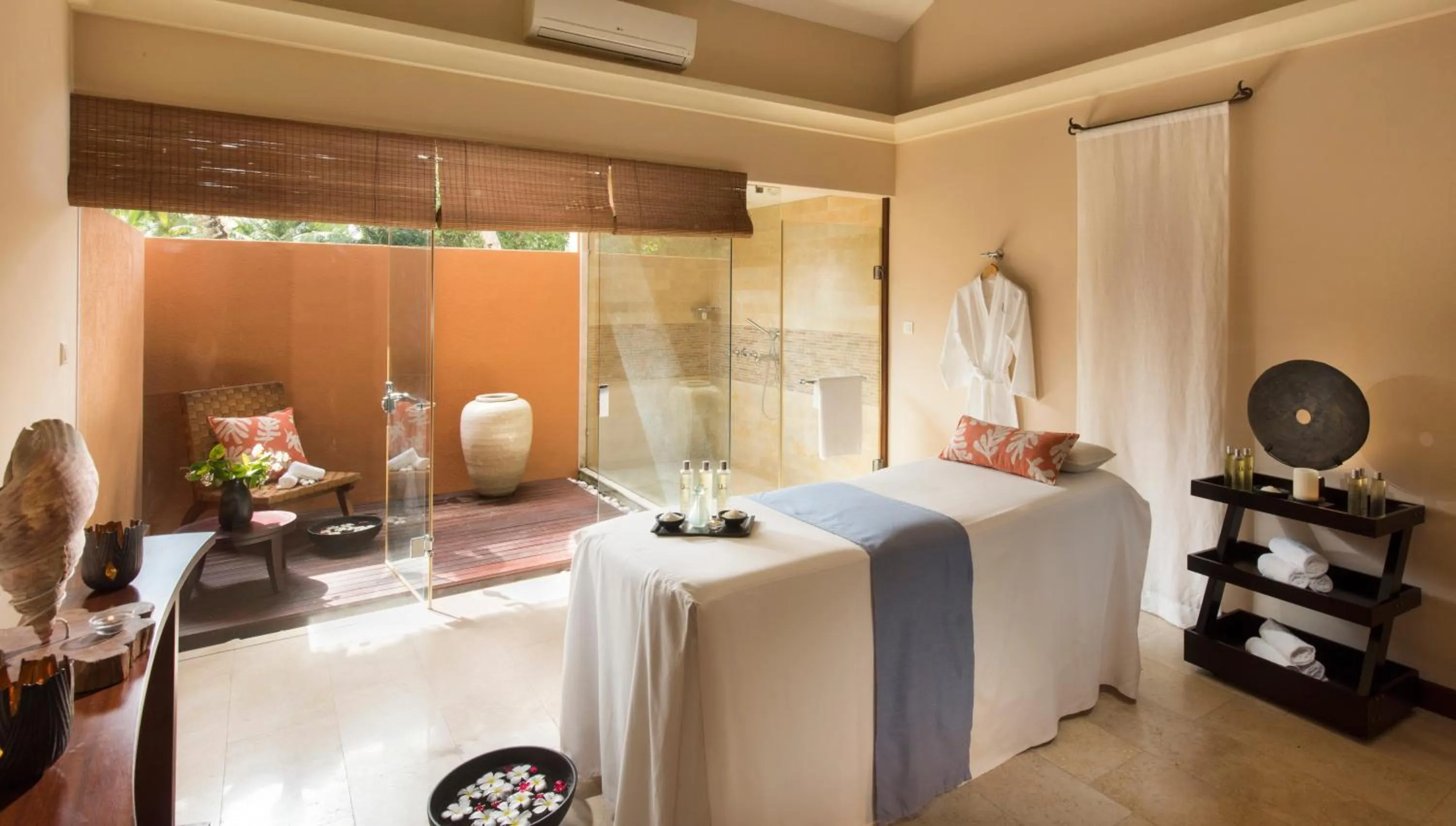 Massage in Constance Lemuria