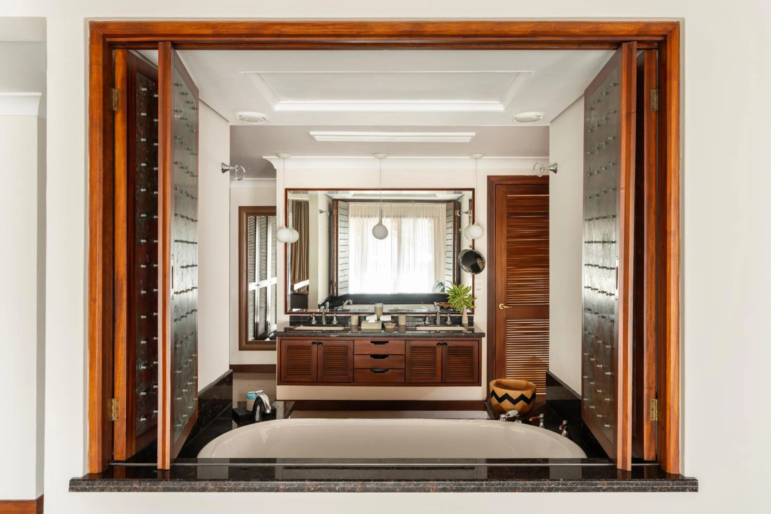 Bath in Constance Lemuria