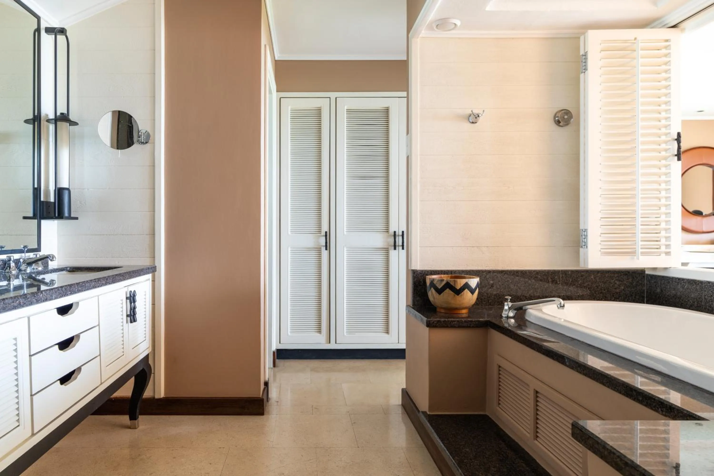 Bathroom in Constance Lemuria