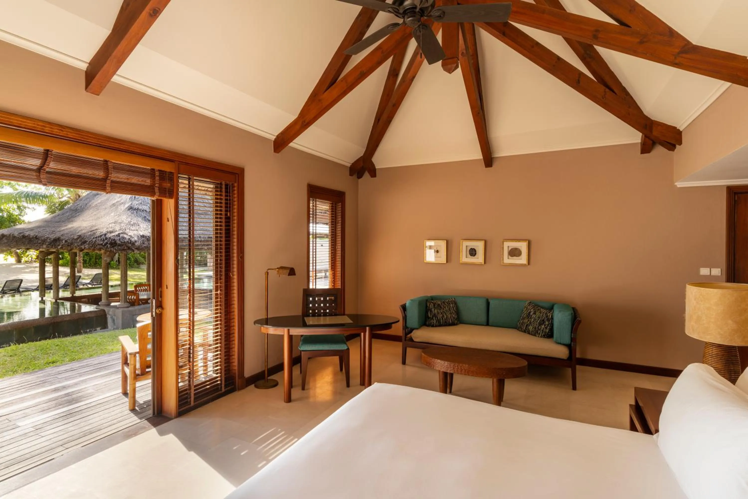 Bedroom, Bed in Constance Lemuria