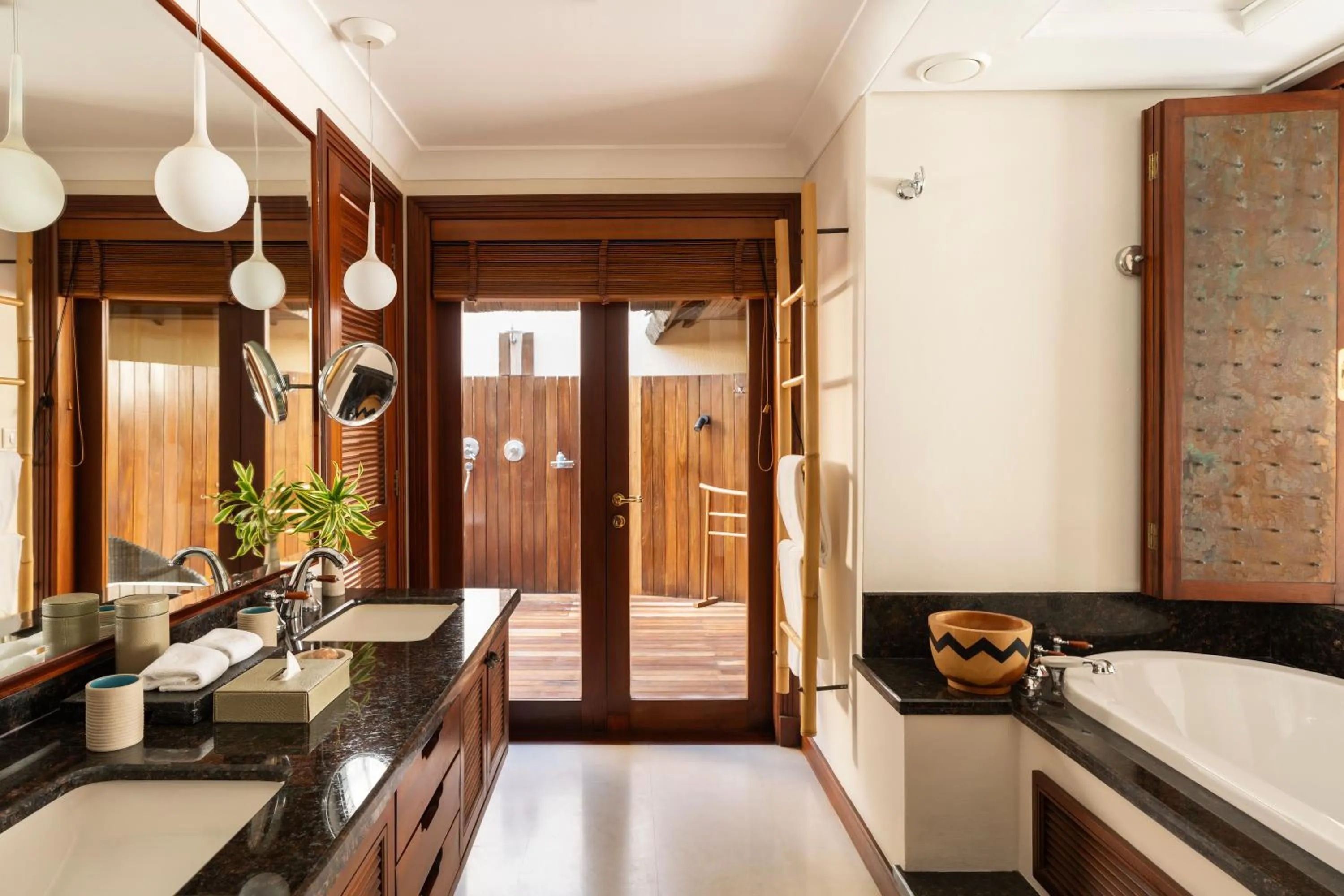 Bathroom in Constance Lemuria