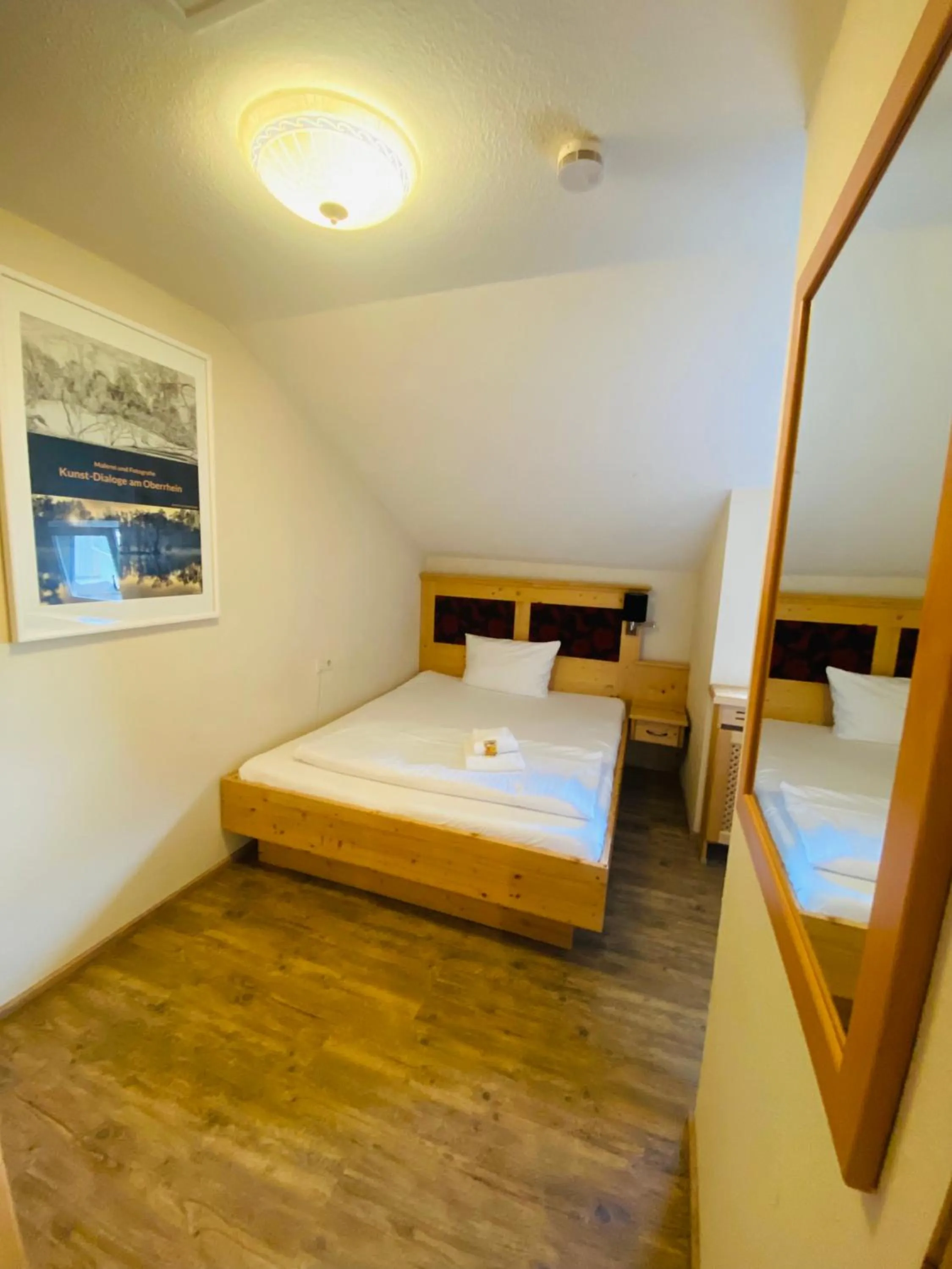 Bedroom, Bed in Gasthaus Elsäßer Hof