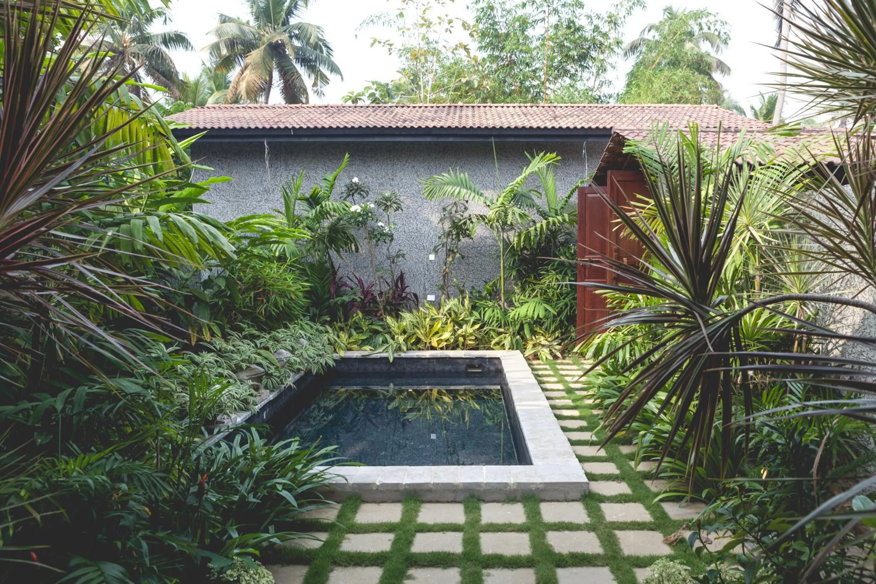 Swimming pool in 976 Panangad