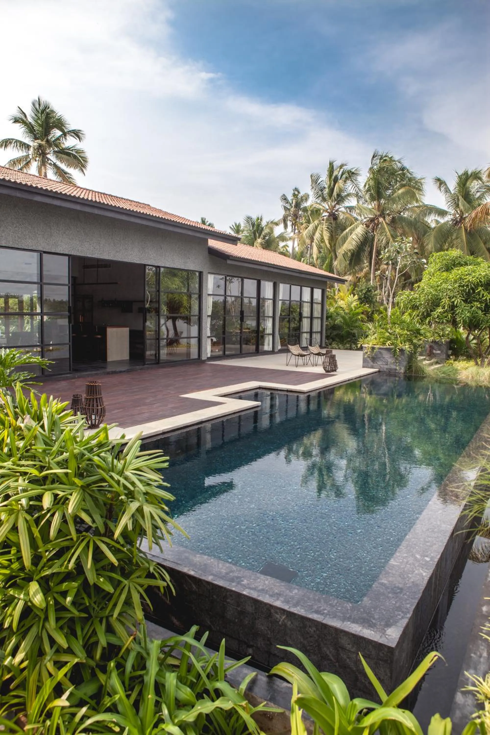 Property building in 976 Panangad