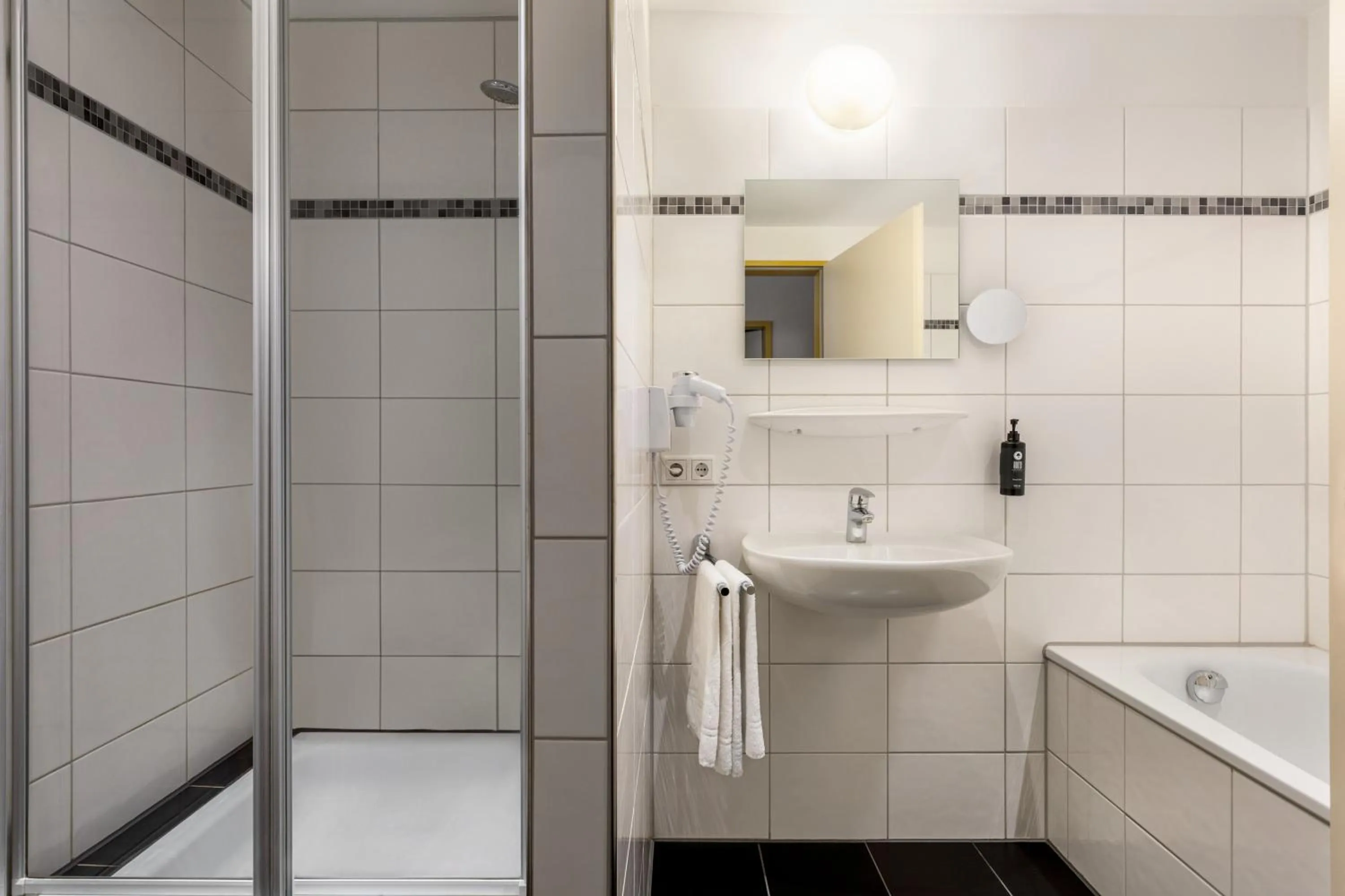Bathroom in Amedia Express Bielefeld, Trademark Collection by Wyndham