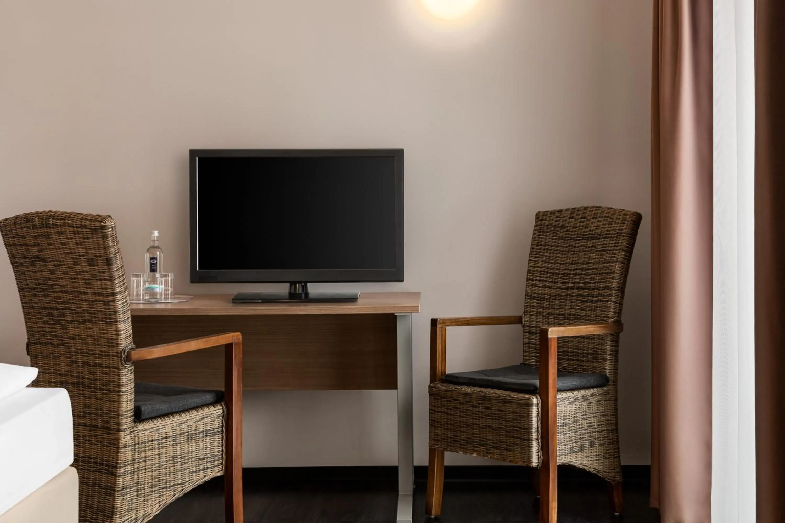 Photo of the whole room in Amedia Express Bielefeld, Trademark Collection by Wyndham