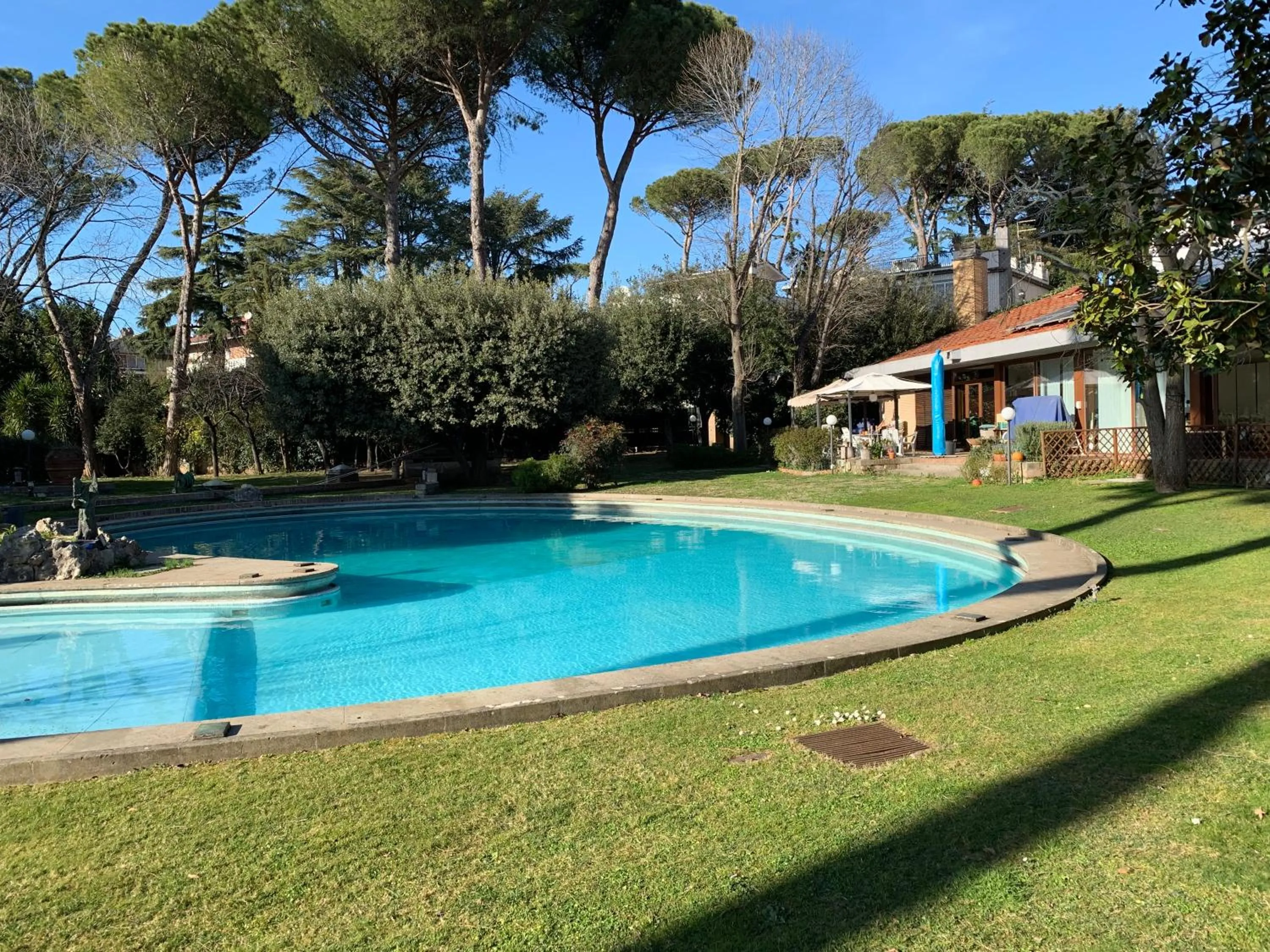 Property building in Villa Albina