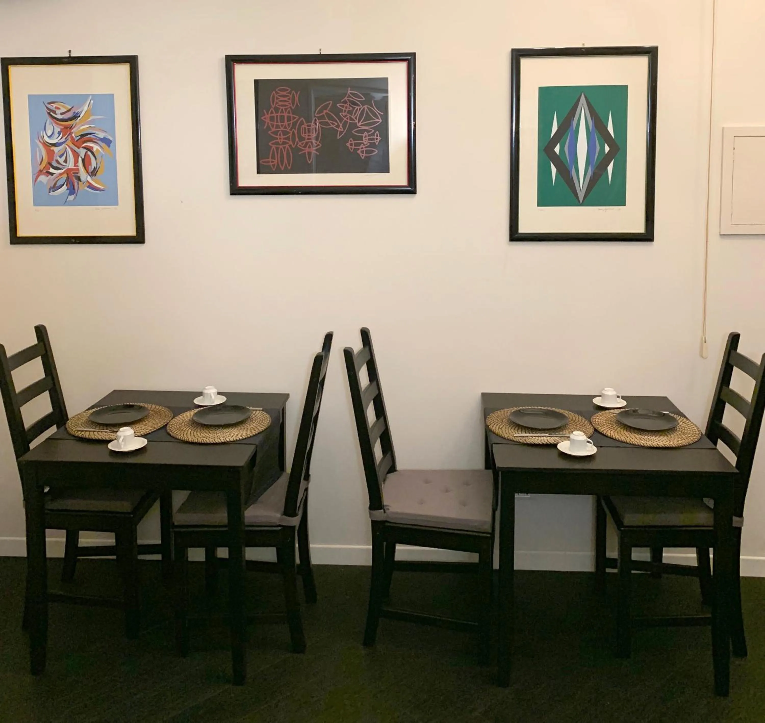 Restaurant/places to eat in Villa Albina