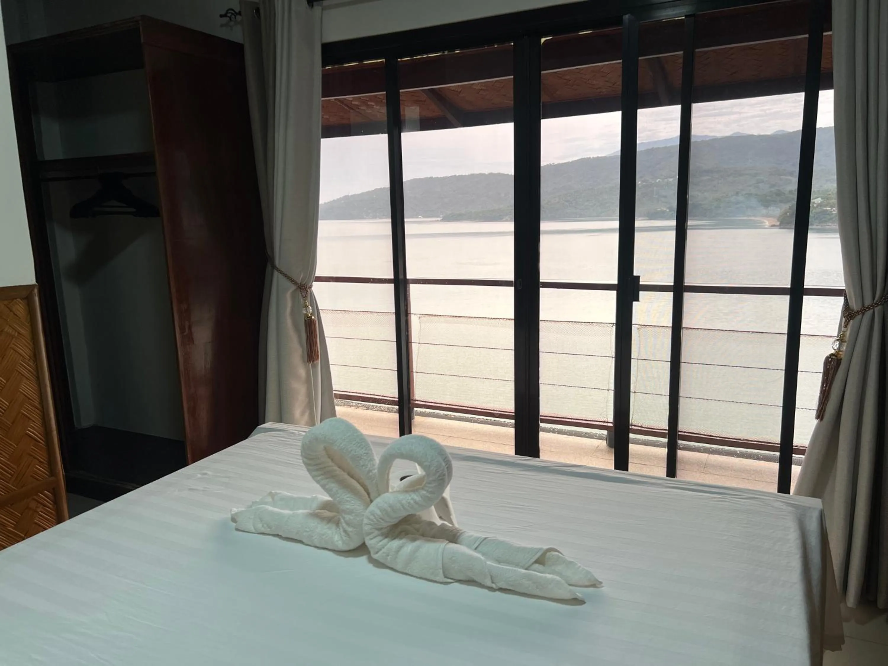 Bed in Villa de Pico Highland Beach Resort