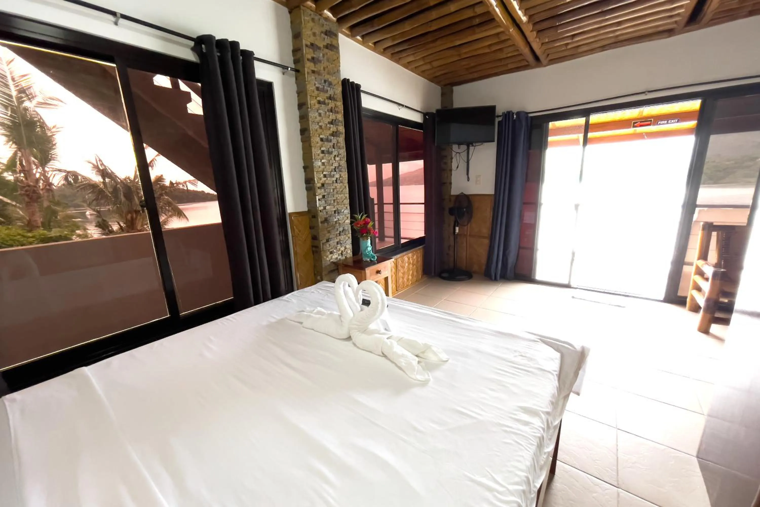 Bed in Villa de Pico Highland Beach Resort