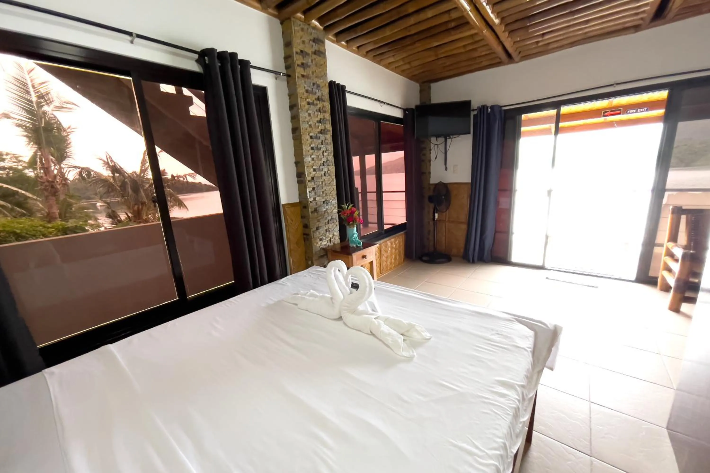 Bed in Villa de Pico Highland Beach Resort