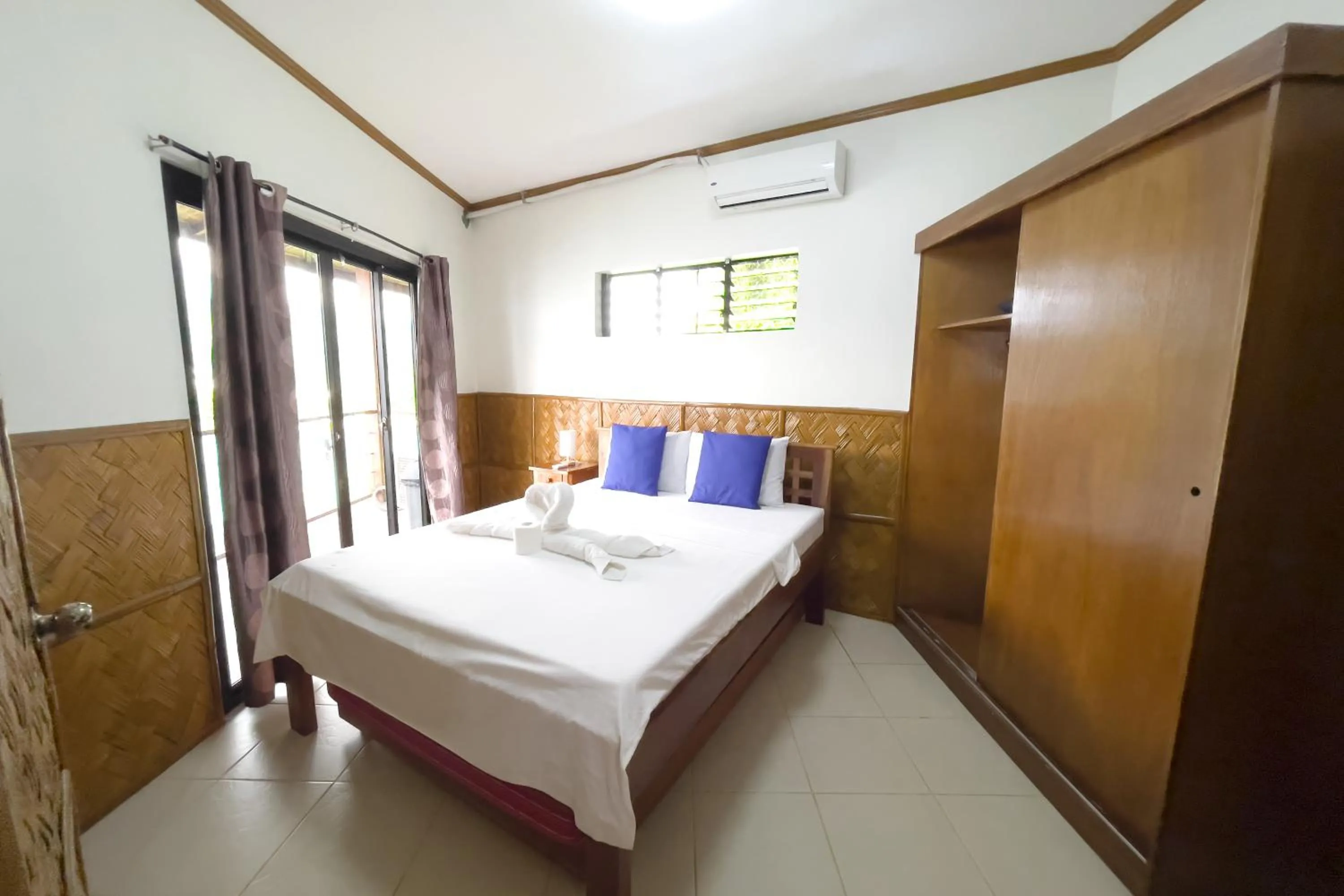 Bed in Villa de Pico Highland Beach Resort