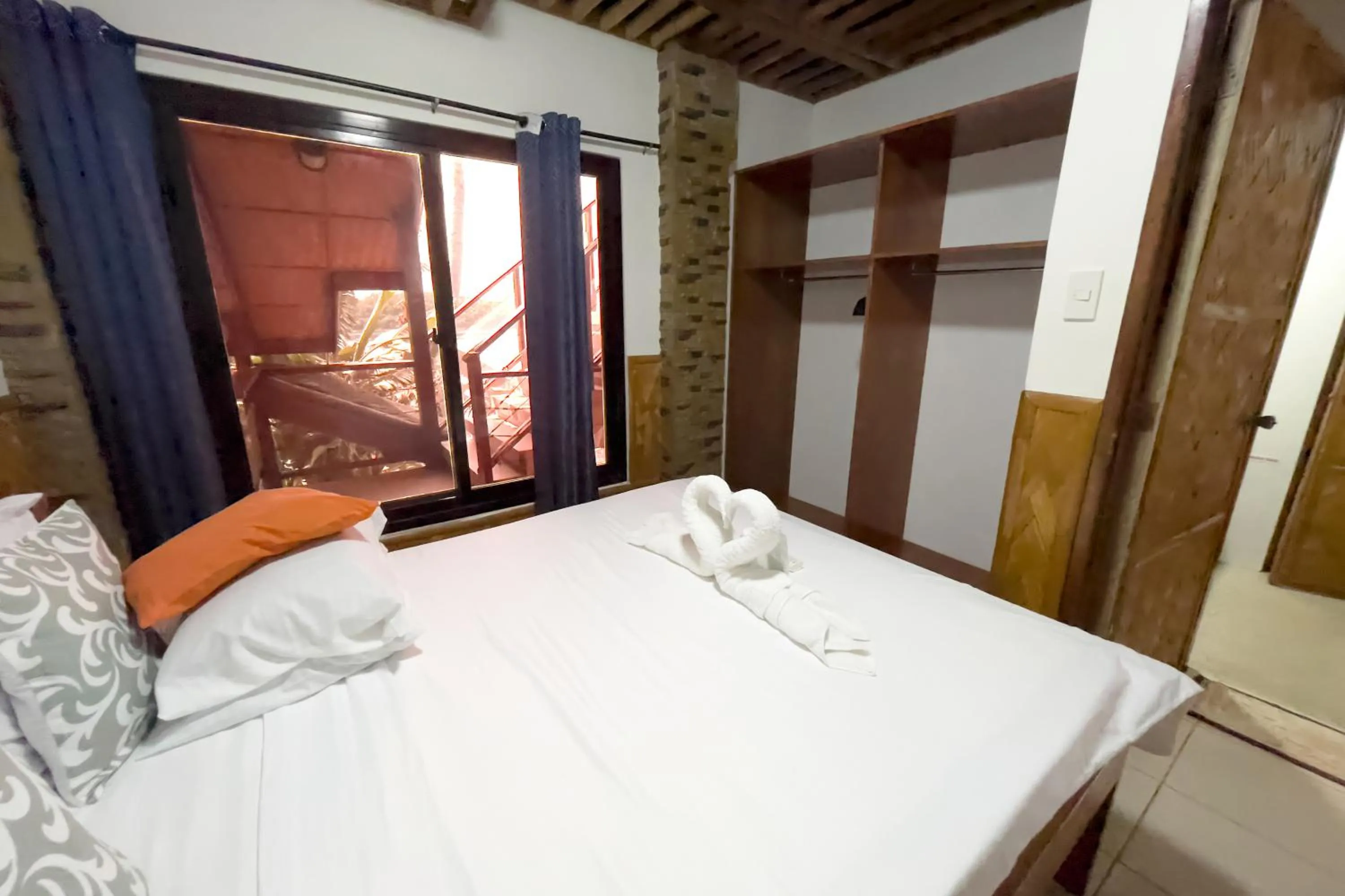 Bed in Villa de Pico Highland Beach Resort