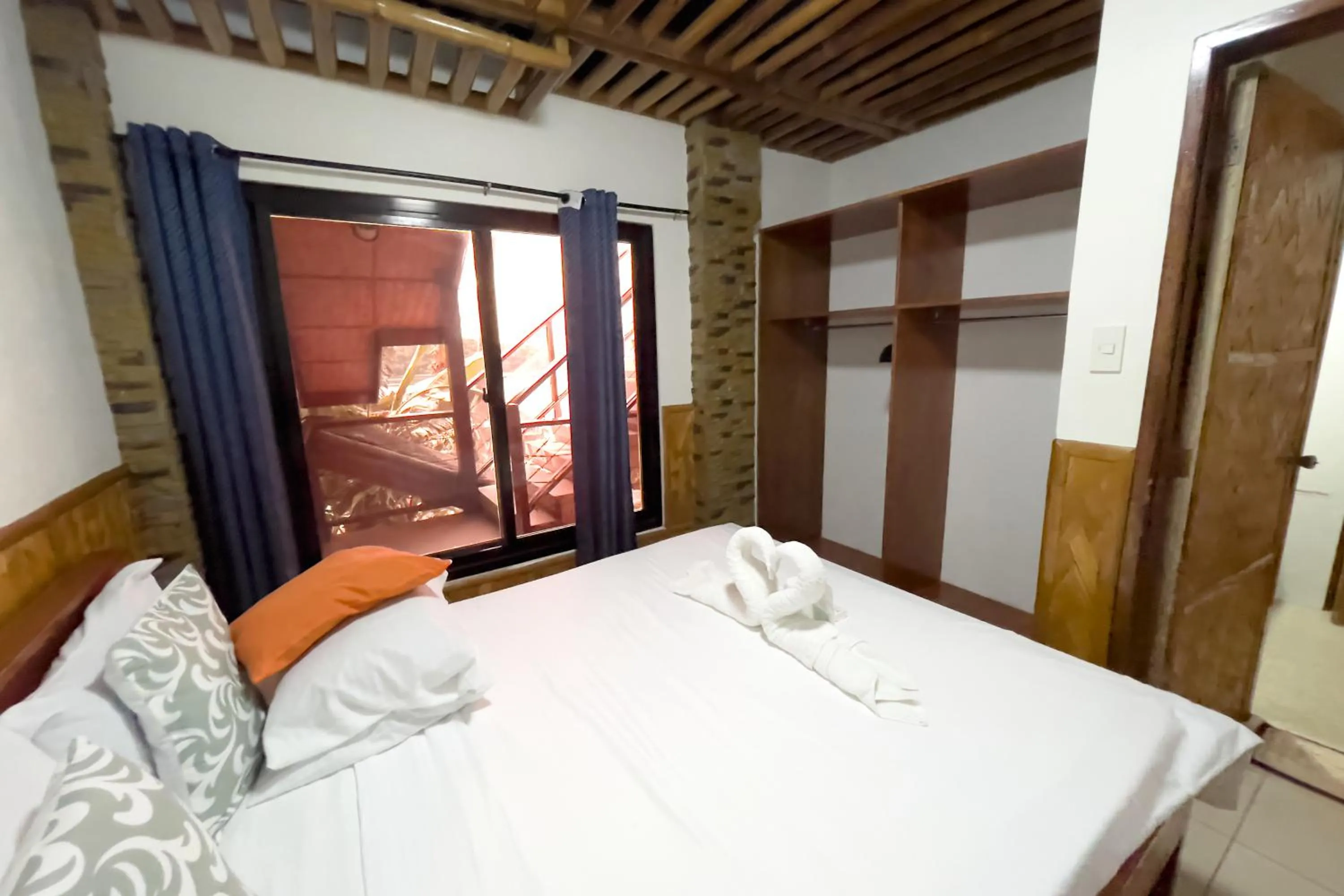 Bed in Villa de Pico Highland Beach Resort