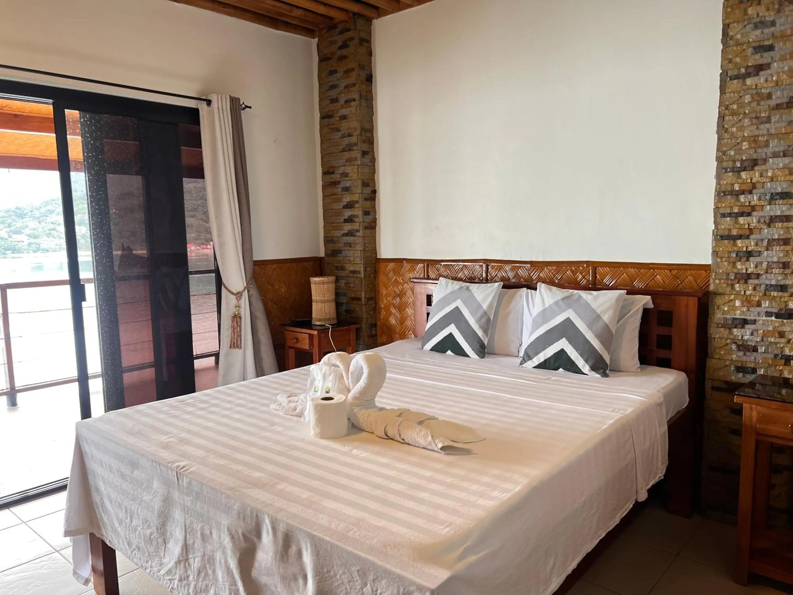 Bed in Villa de Pico Highland Beach Resort