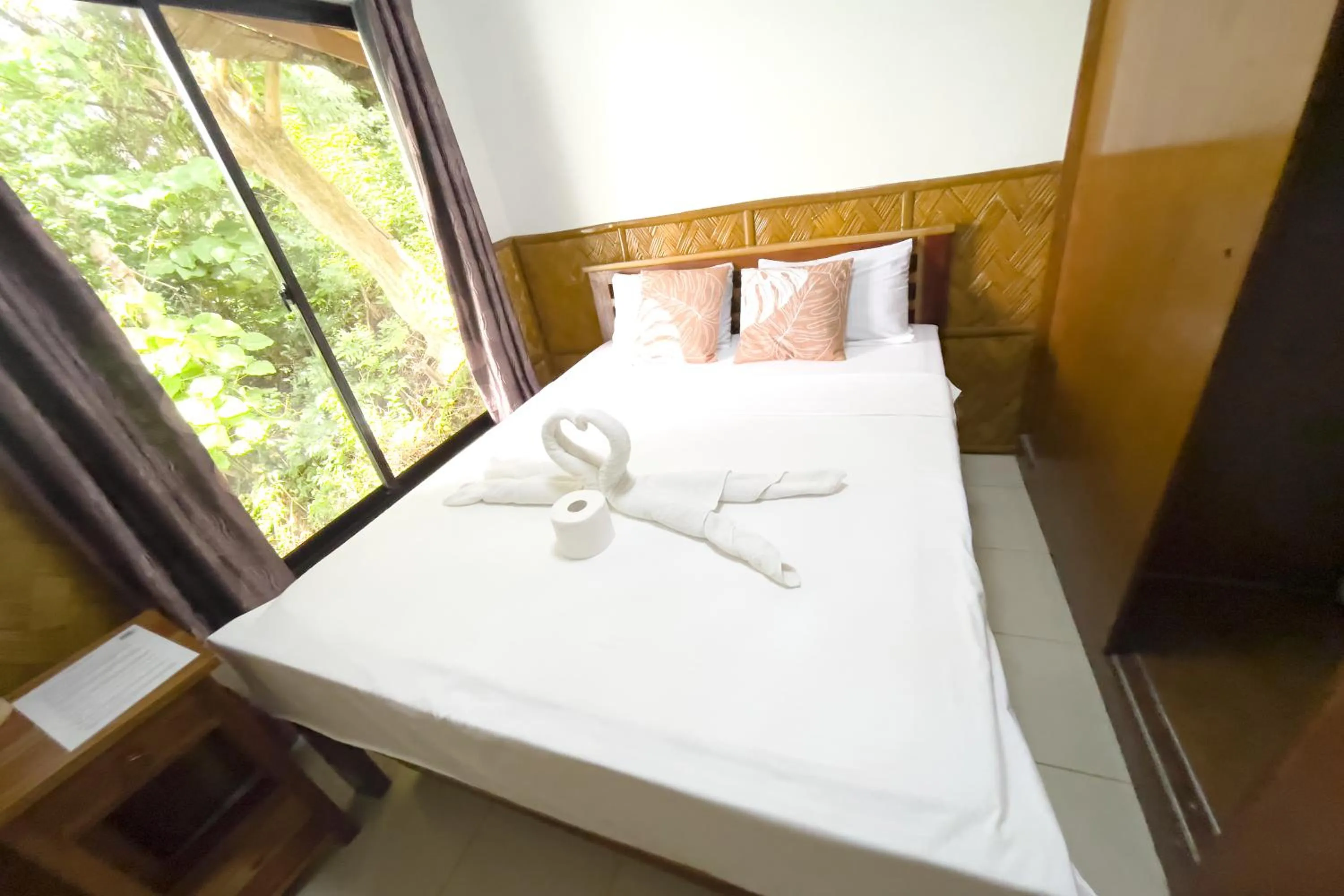 Bed in Villa de Pico Highland Beach Resort