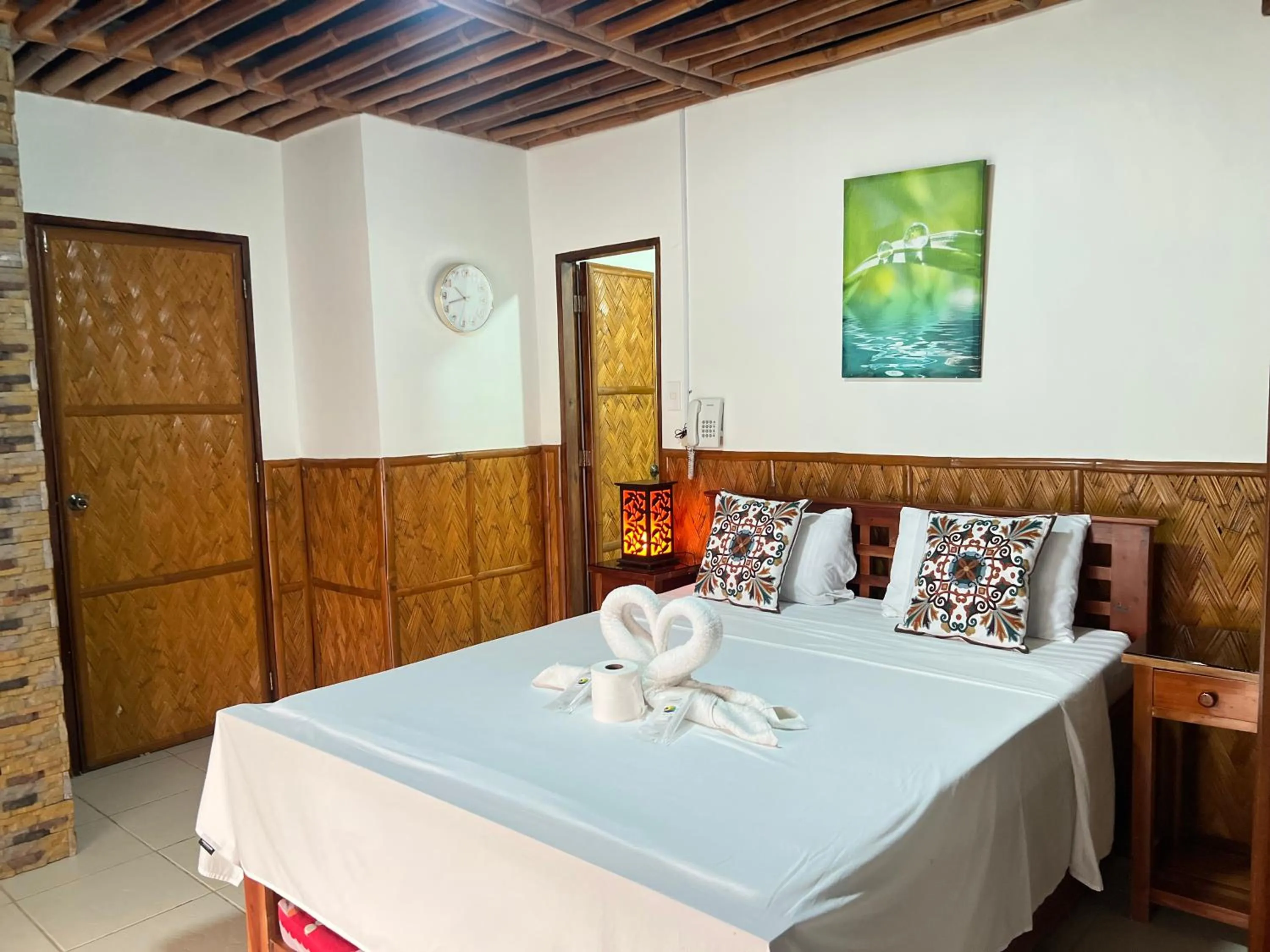 Bed in Villa de Pico Highland Beach Resort