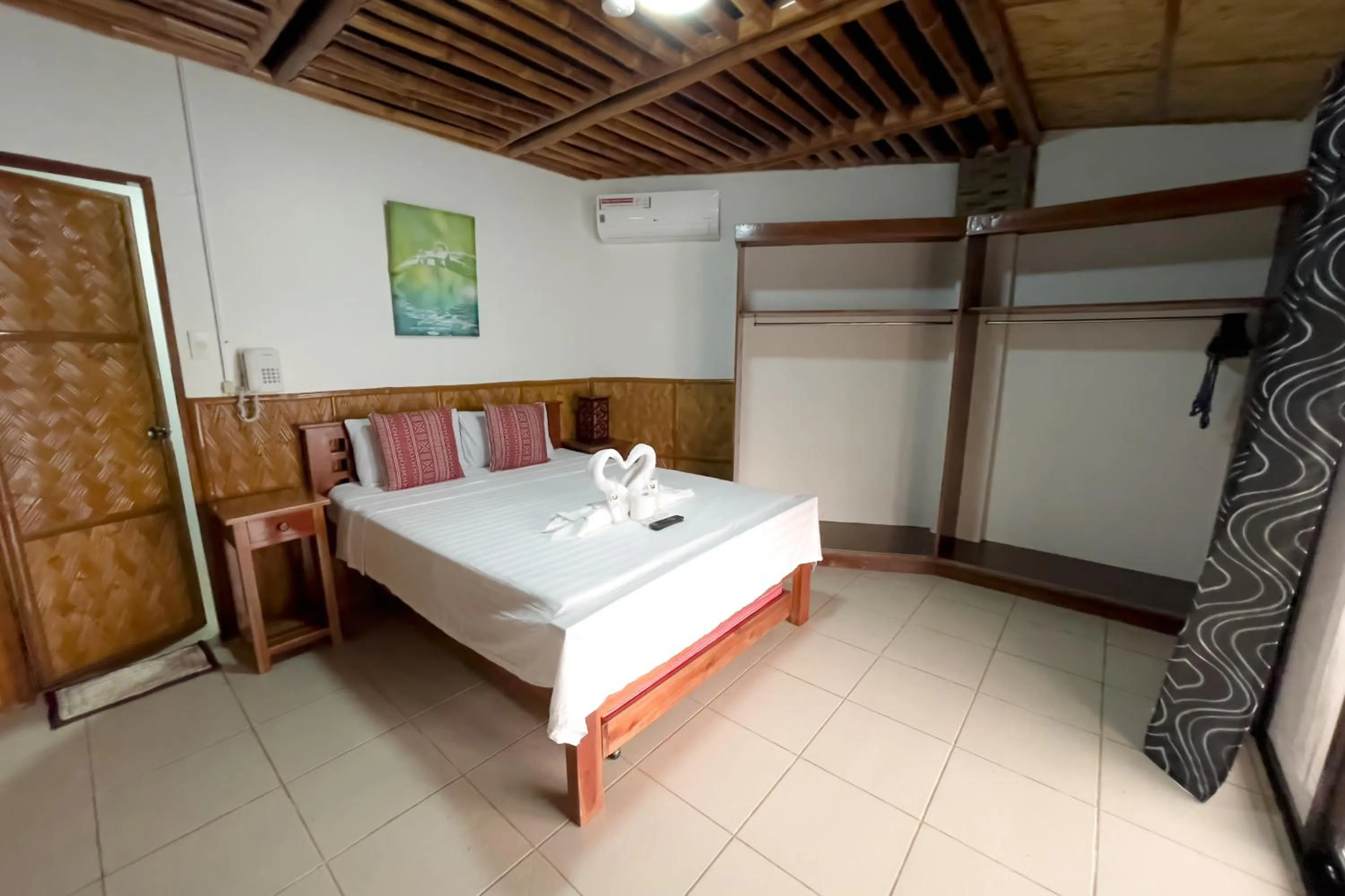 Bed in Villa de Pico Highland Beach Resort