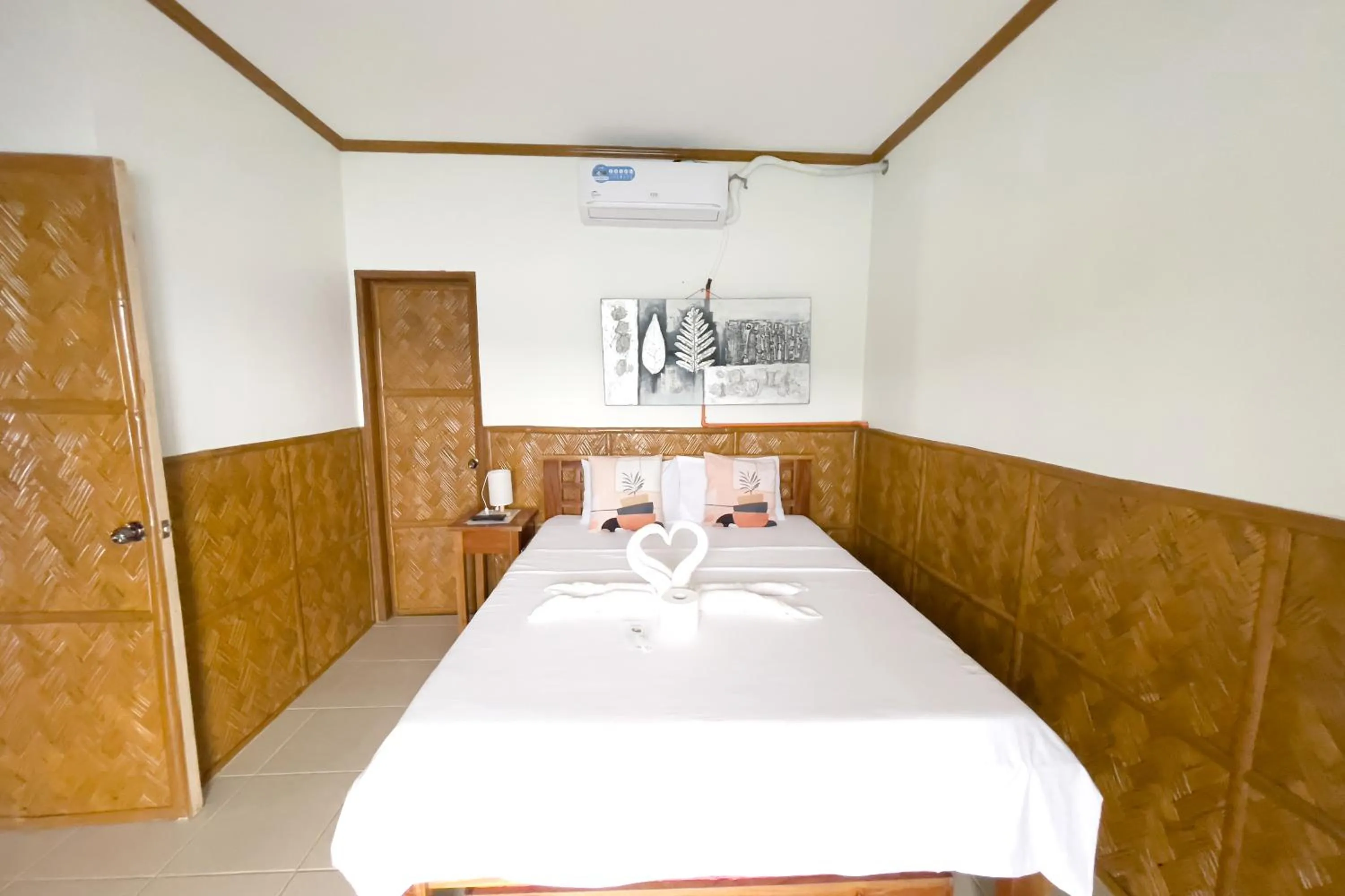 Bed in Villa de Pico Highland Beach Resort