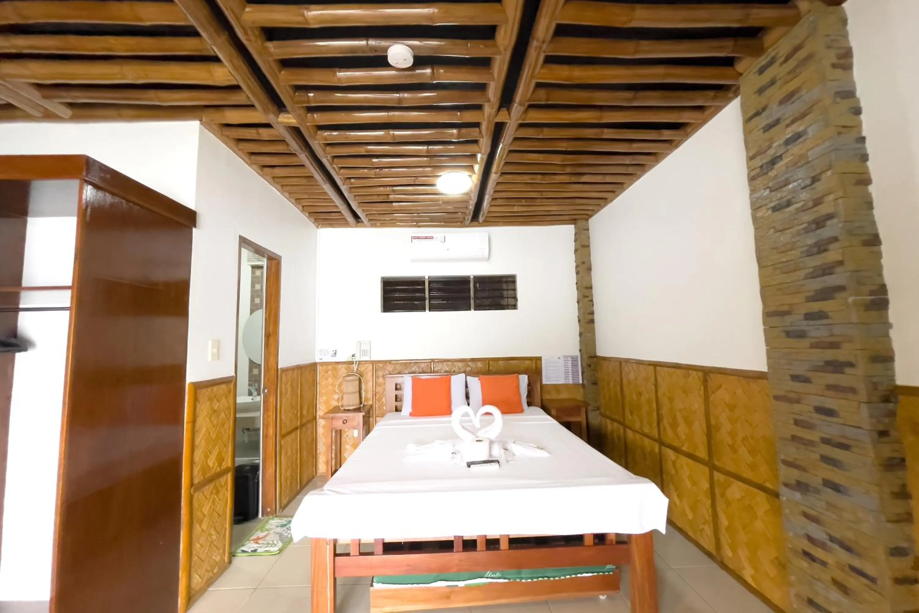 Bed in Villa de Pico Highland Beach Resort