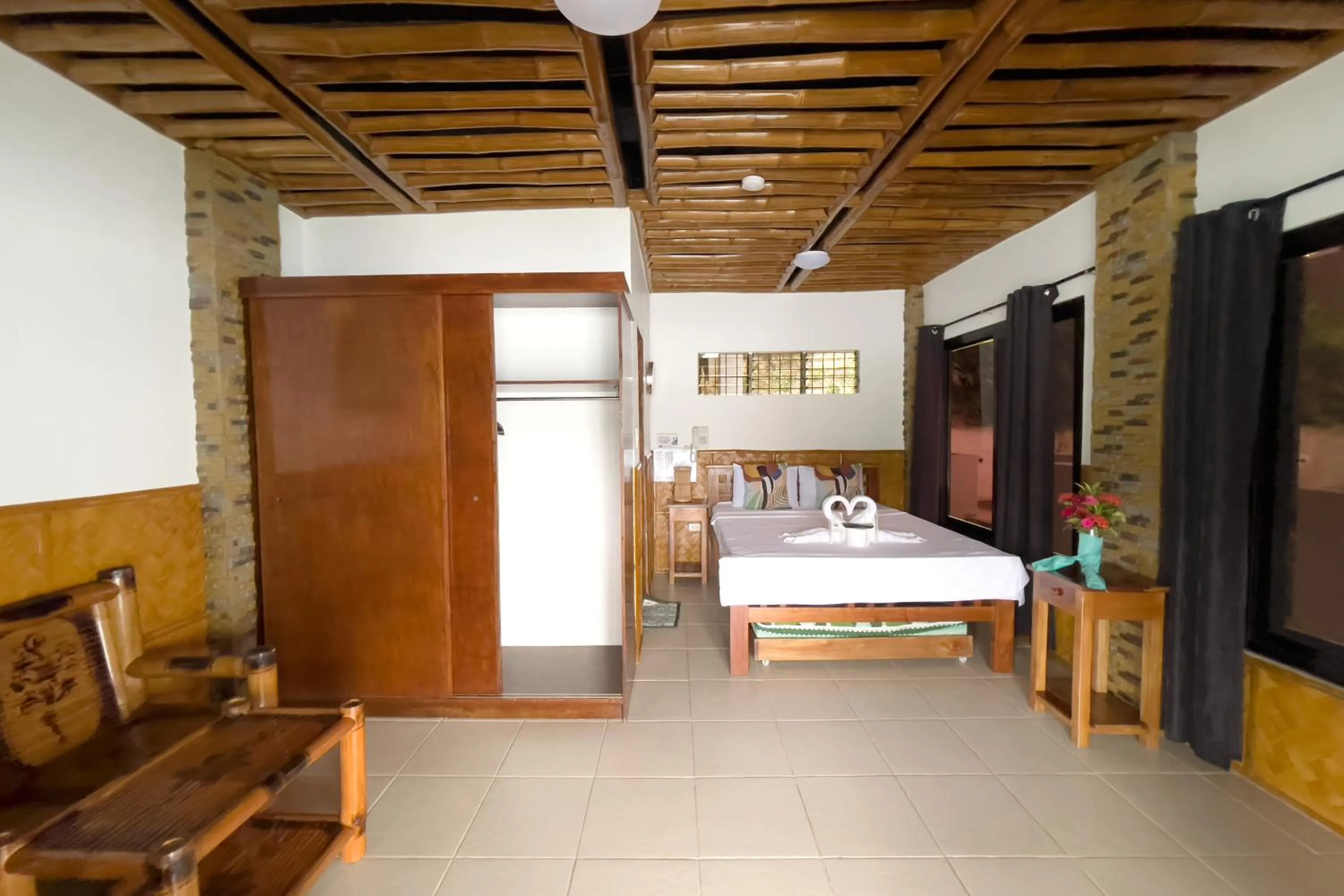 Bed in Villa de Pico Highland Beach Resort