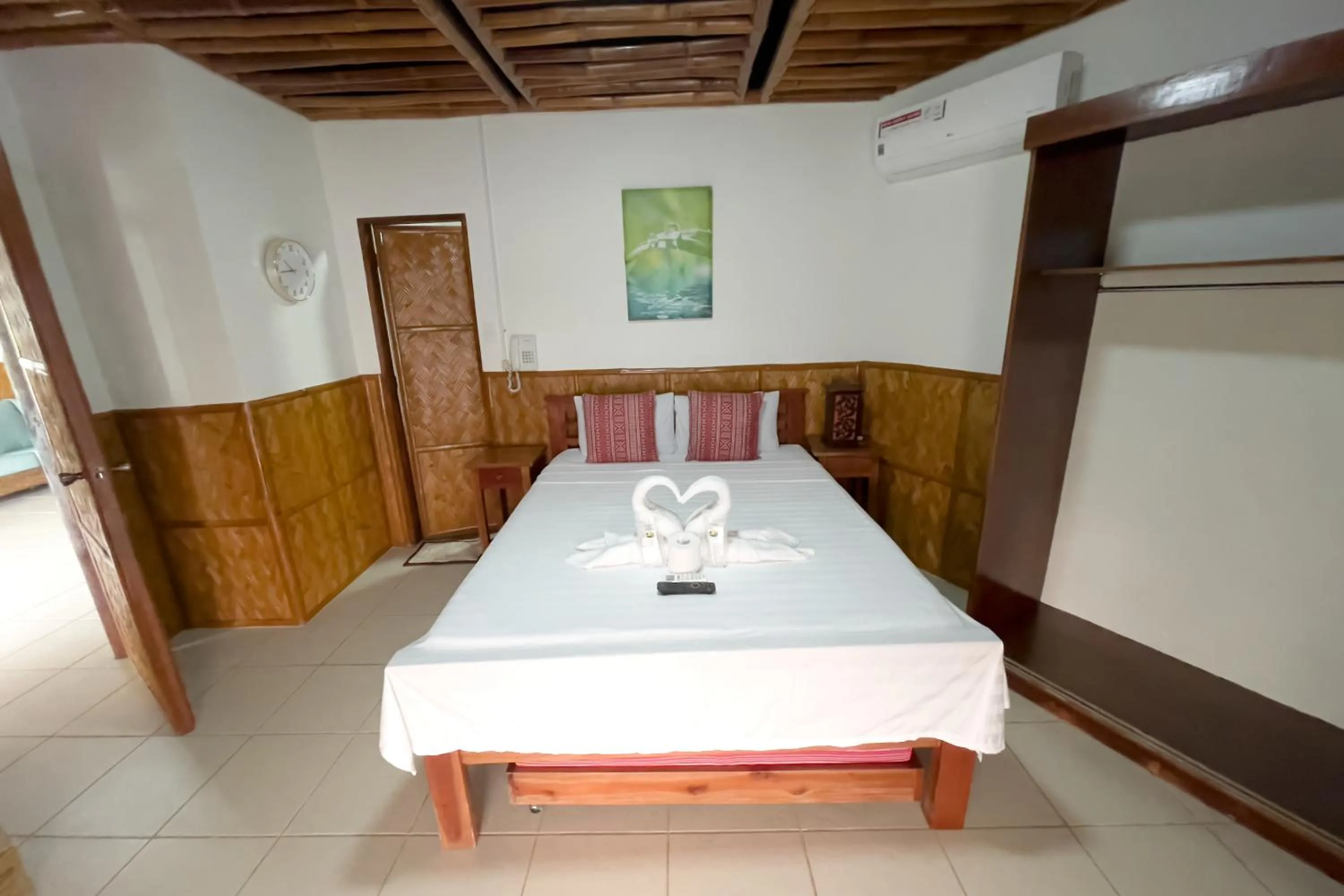 Bed in Villa de Pico Highland Beach Resort