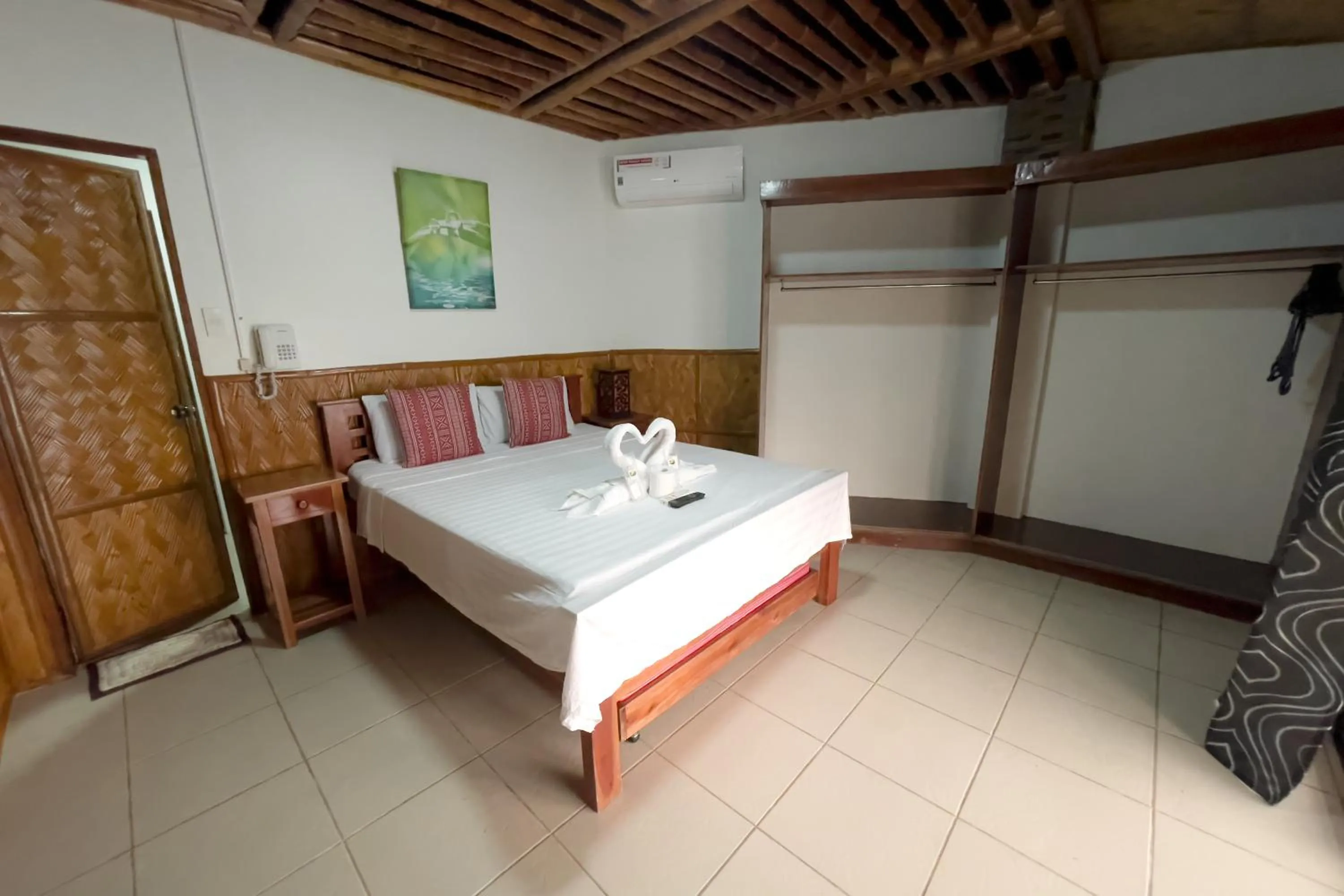 Bed in Villa de Pico Highland Beach Resort