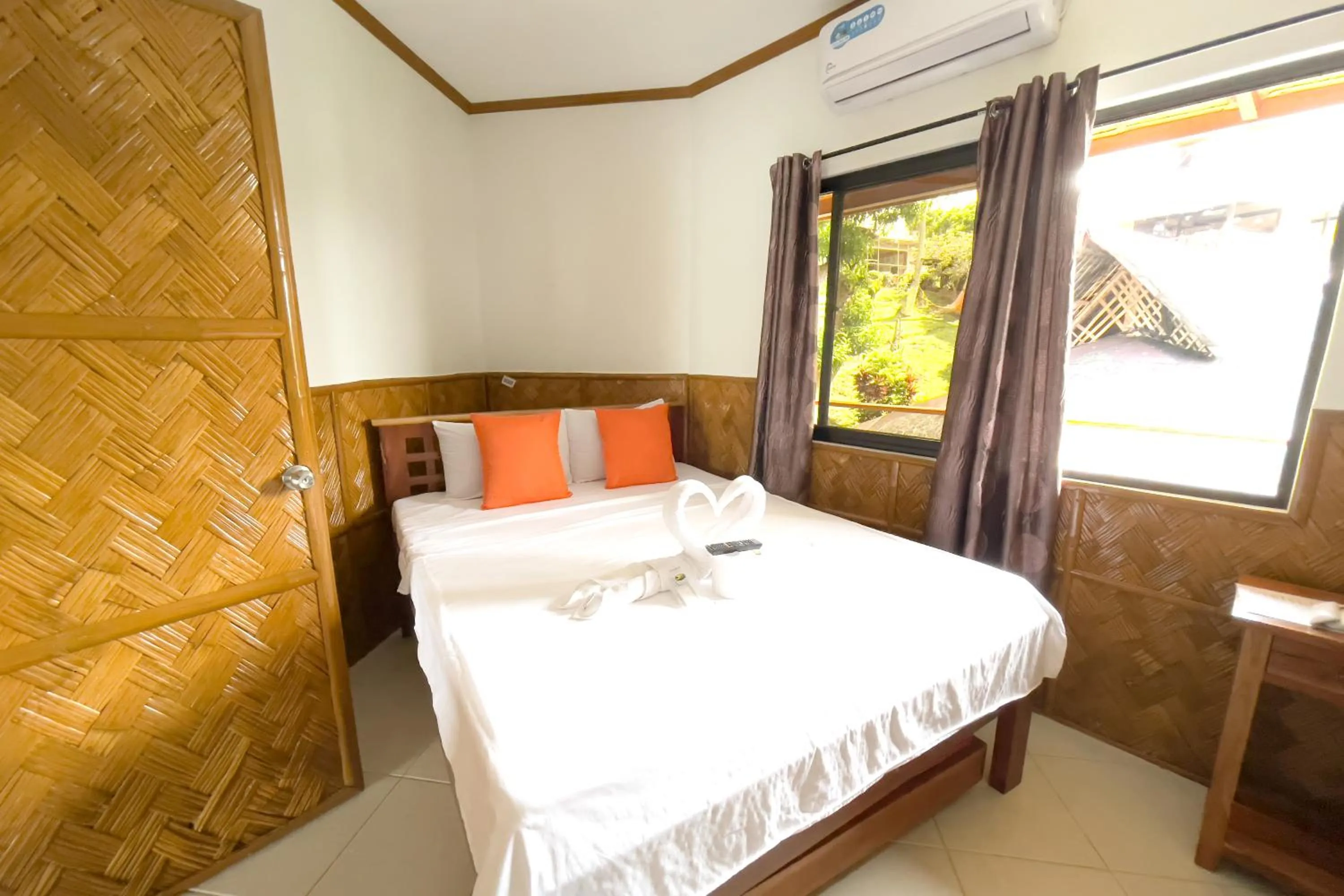 Bed in Villa de Pico Highland Beach Resort