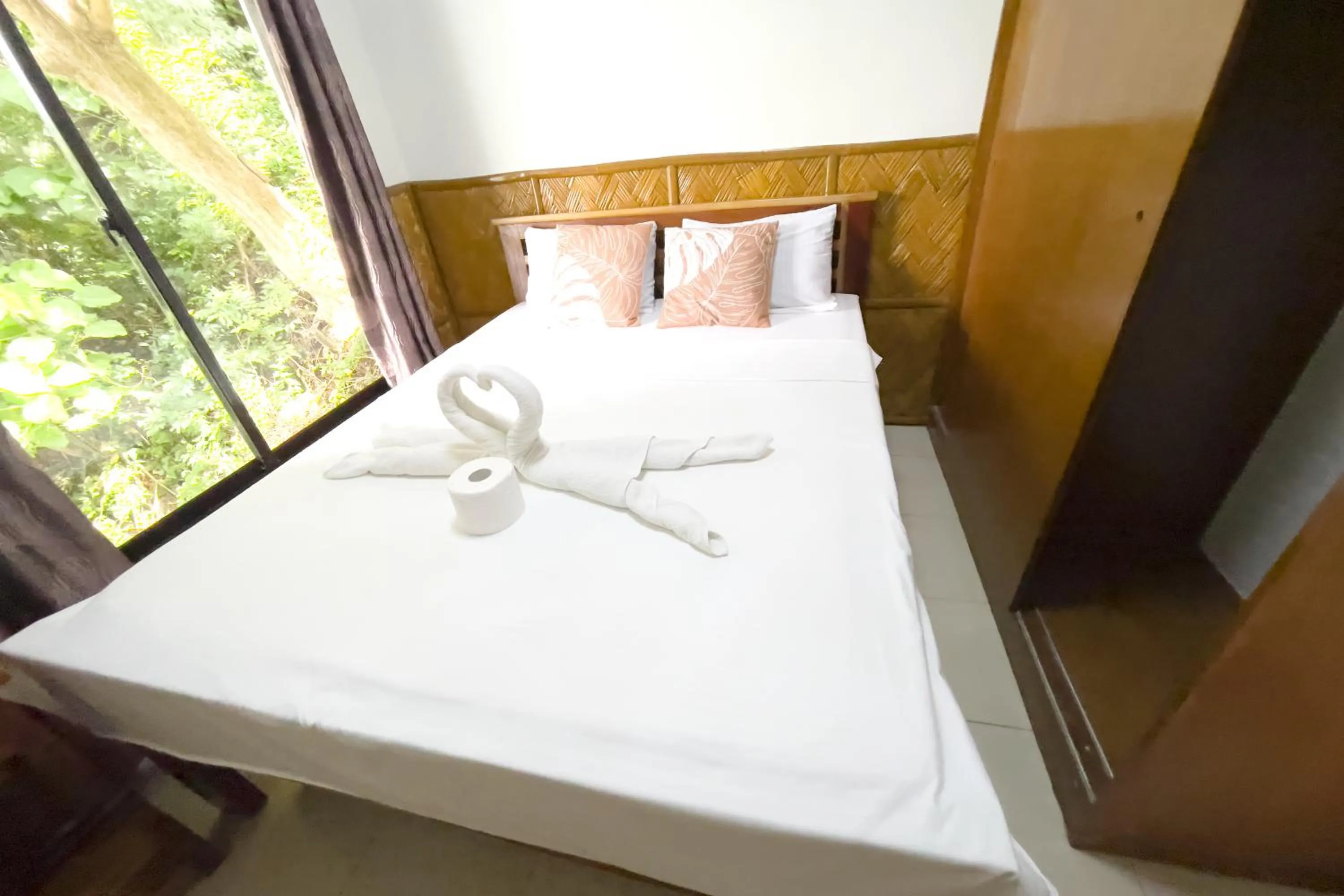 Bed in Villa de Pico Highland Beach Resort