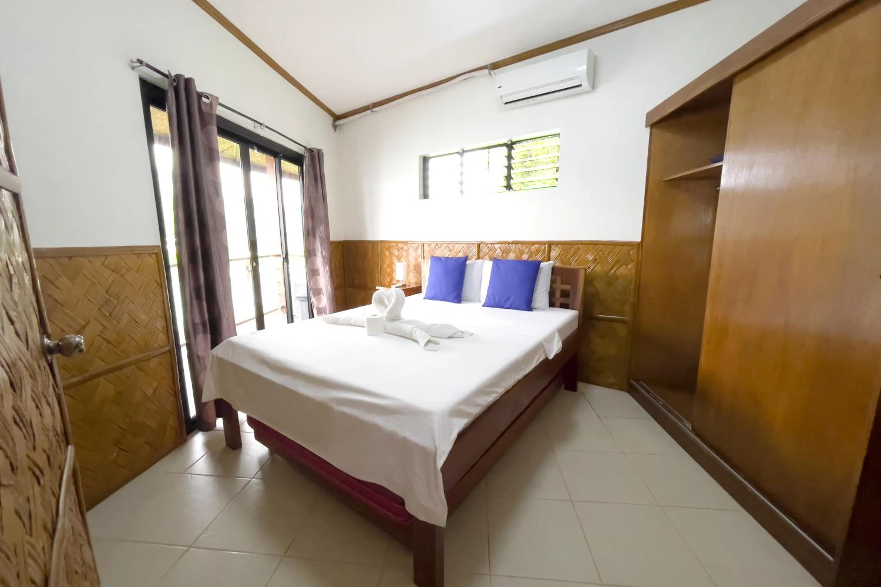 Bed in Villa de Pico Highland Beach Resort