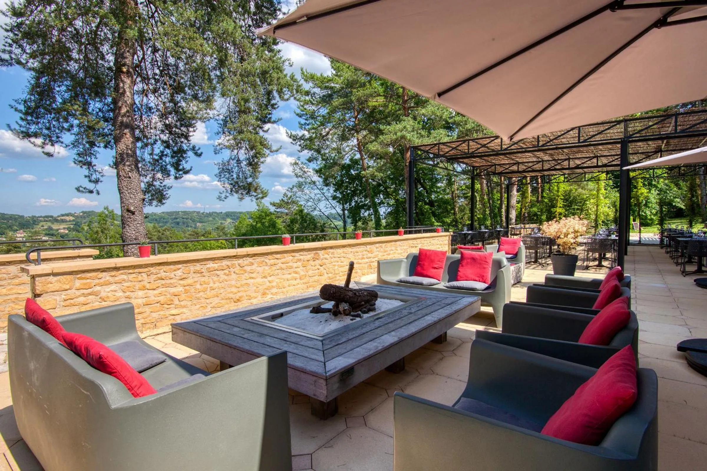 Property building in Hôtel & restaurant Le Meysset