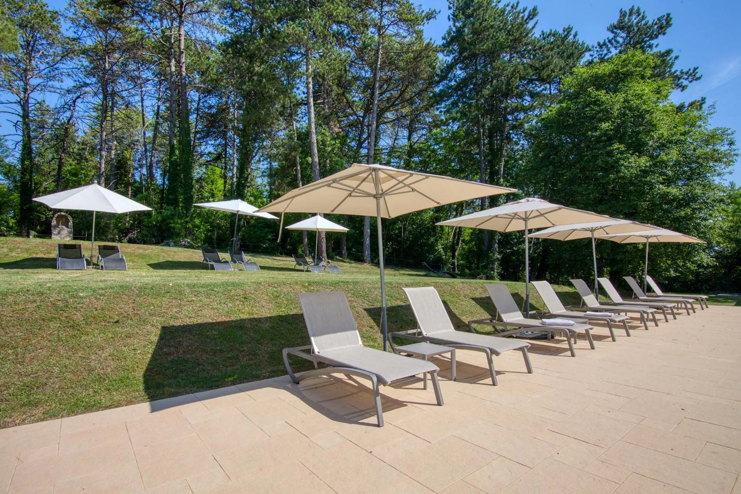 Garden in Hôtel & restaurant Le Meysset