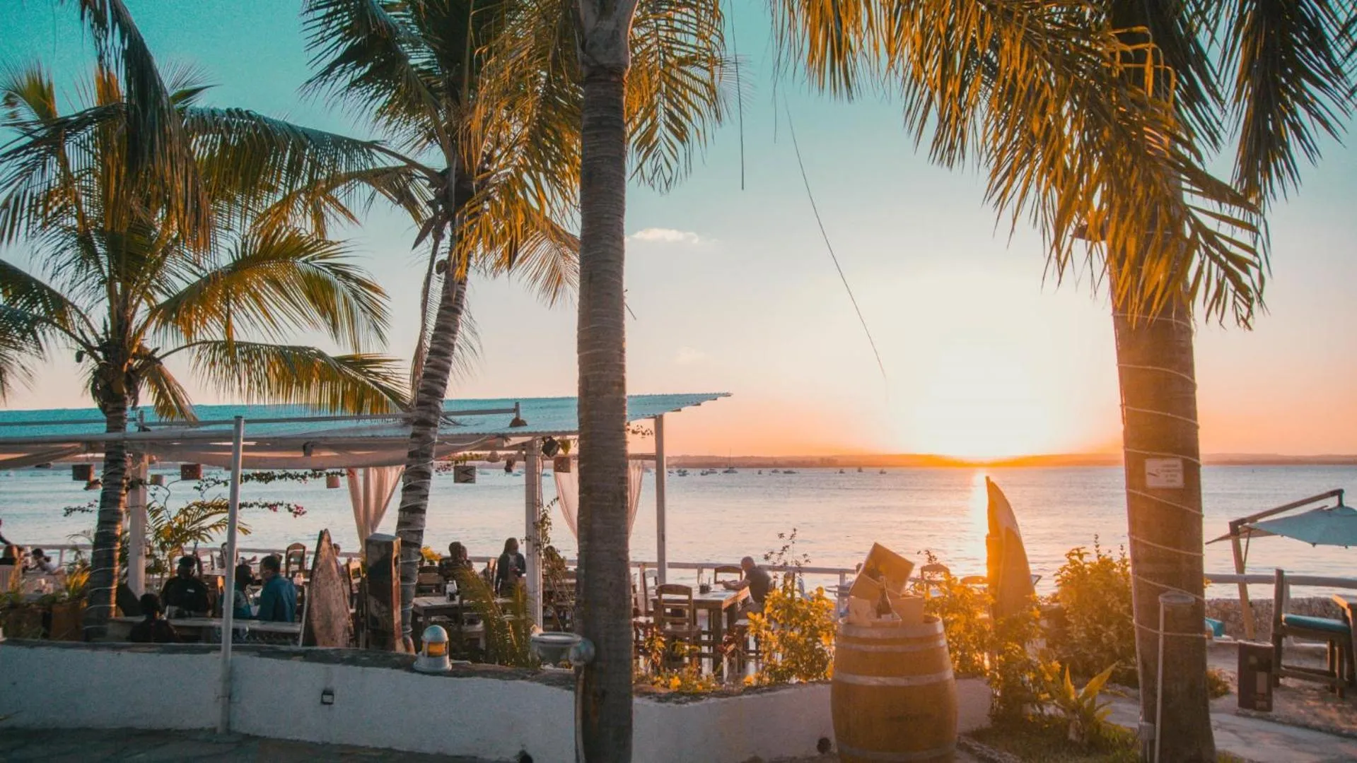 Restaurant/places to eat in Coral Beach Hotel Dar Es Salaam