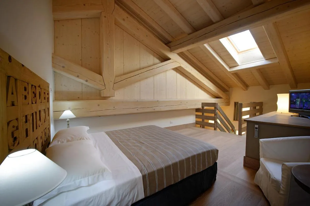 Photo of the whole room, Bed in Locanda In Borgo Garnì & Wellness