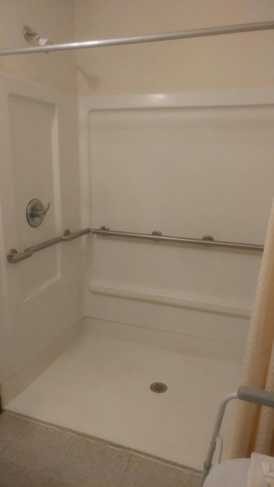 Shower in High Falls Inn & Suites