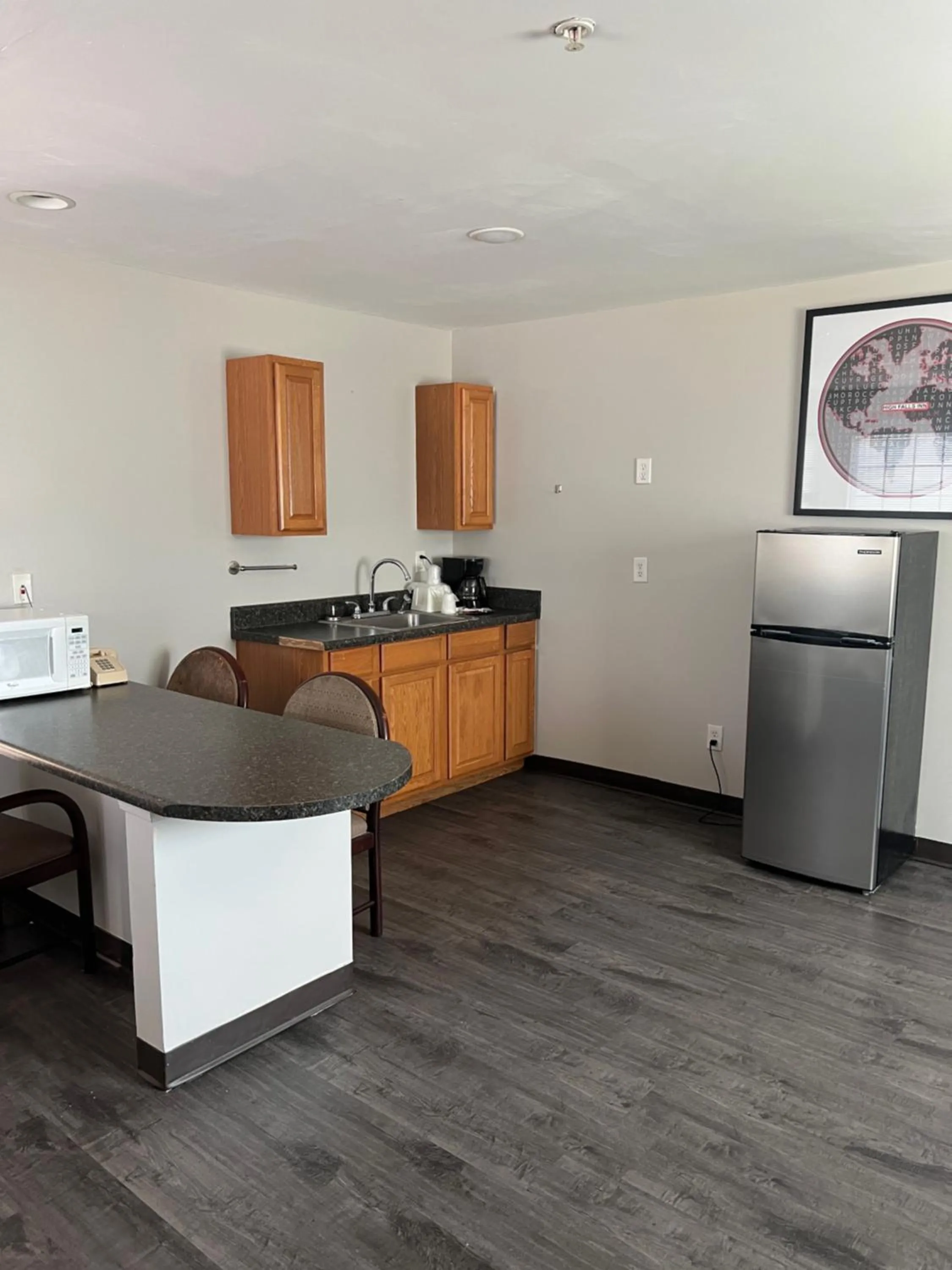 Kitchen or kitchenette in High Falls Inn & Suites