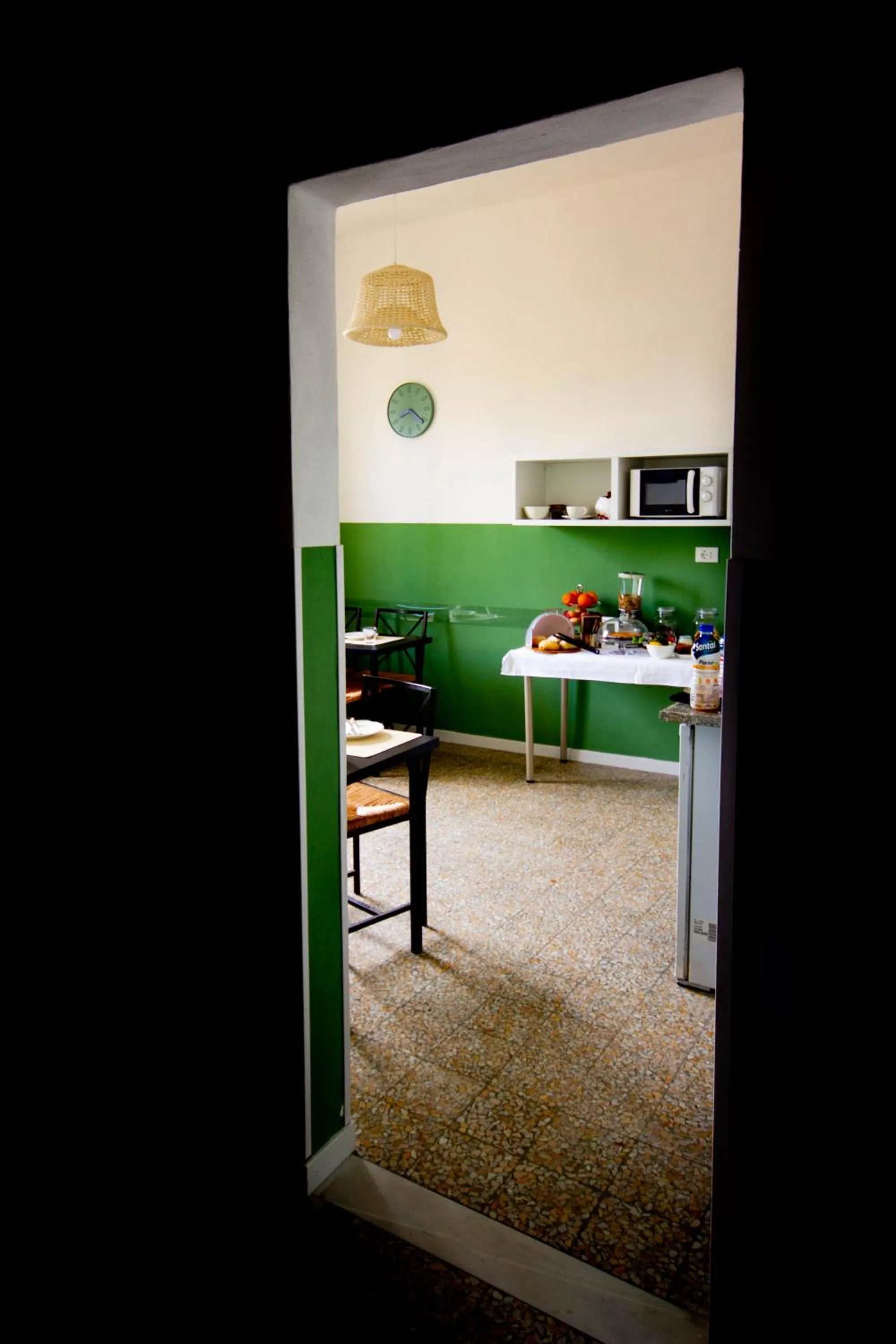 Communal kitchen in La bicicletta Rossa B&B