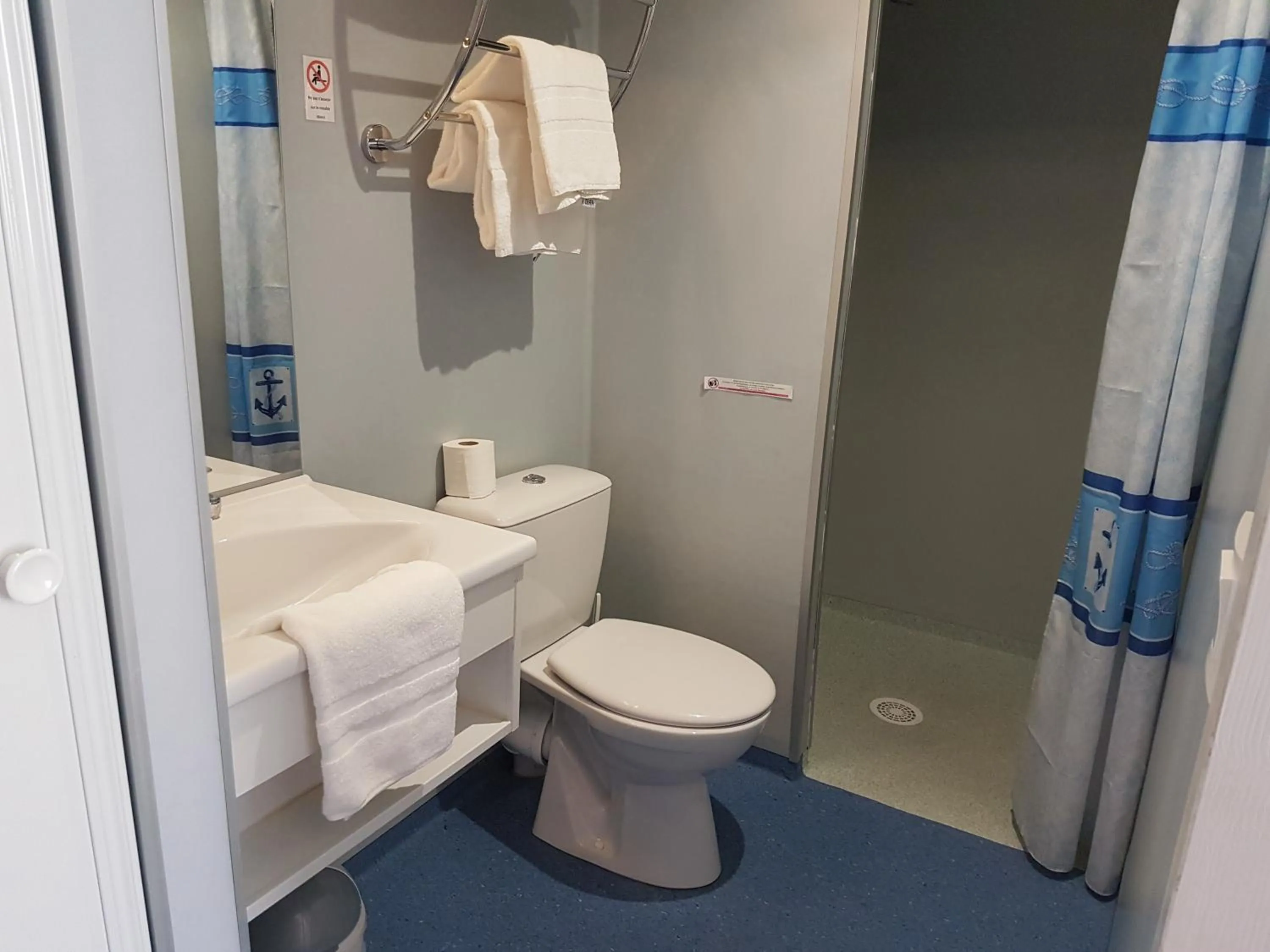 Shower in La Vigie Vacances