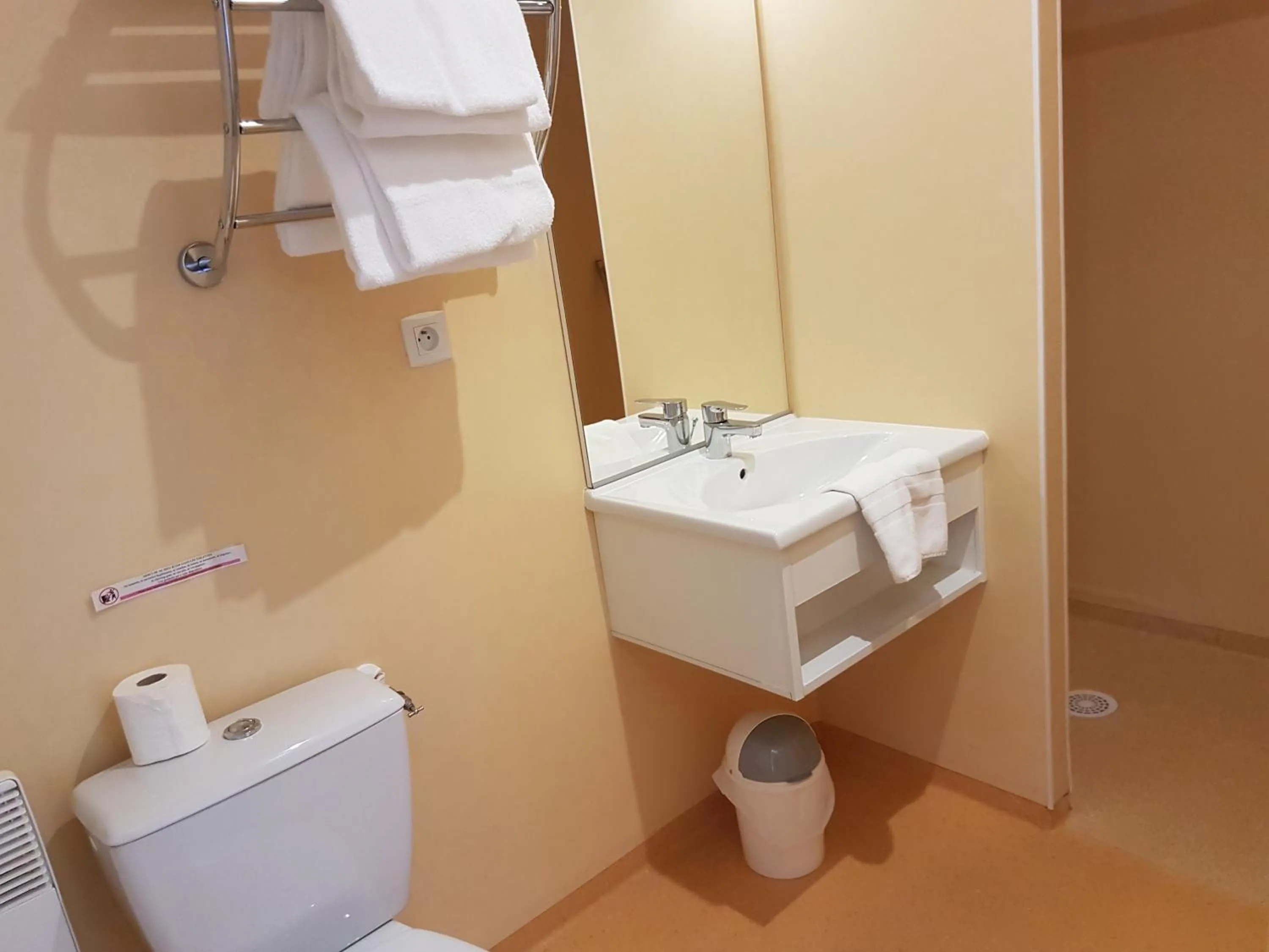 Shower in La Vigie Vacances