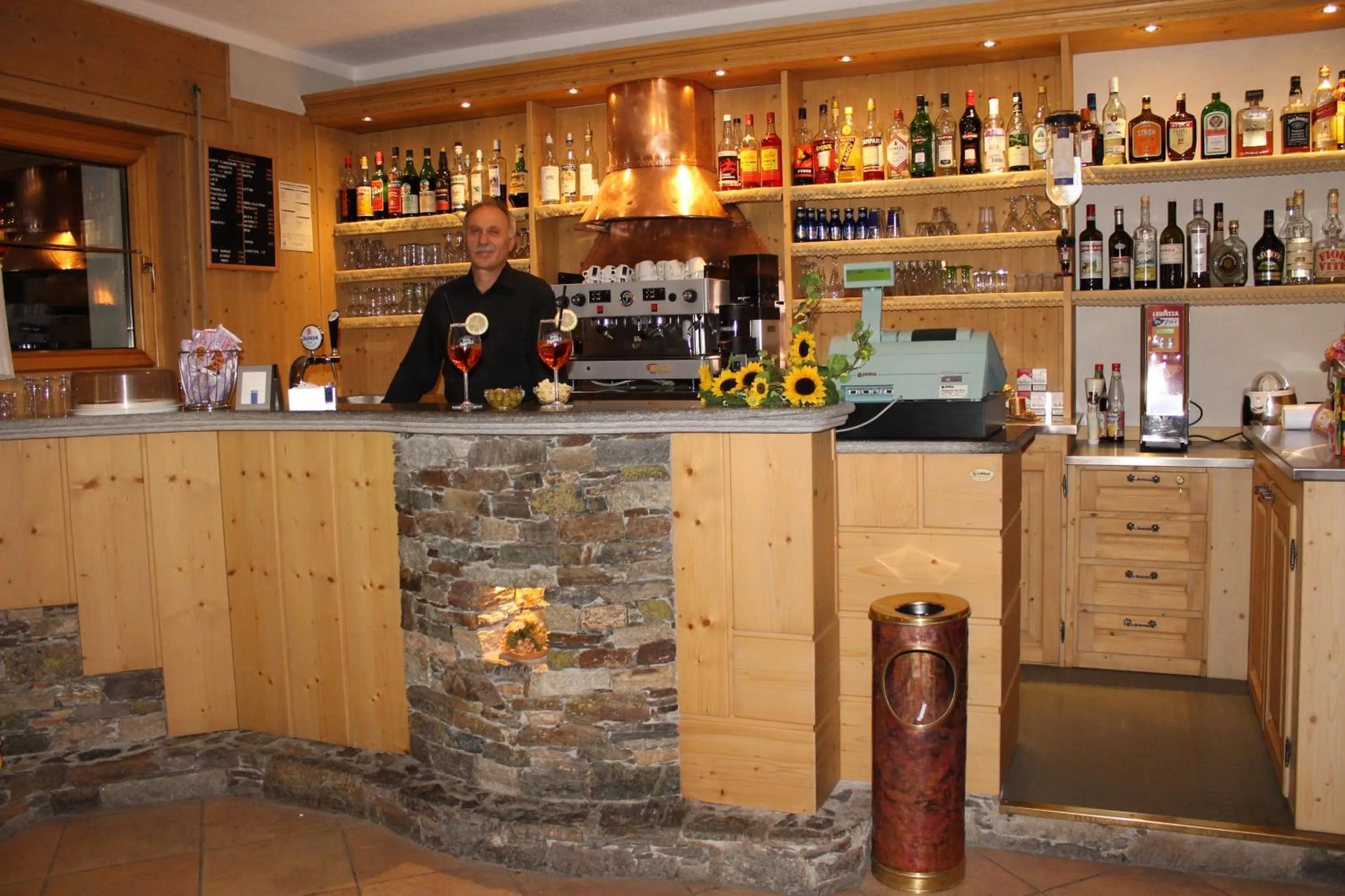 Lounge or bar in Hotel La Colombina