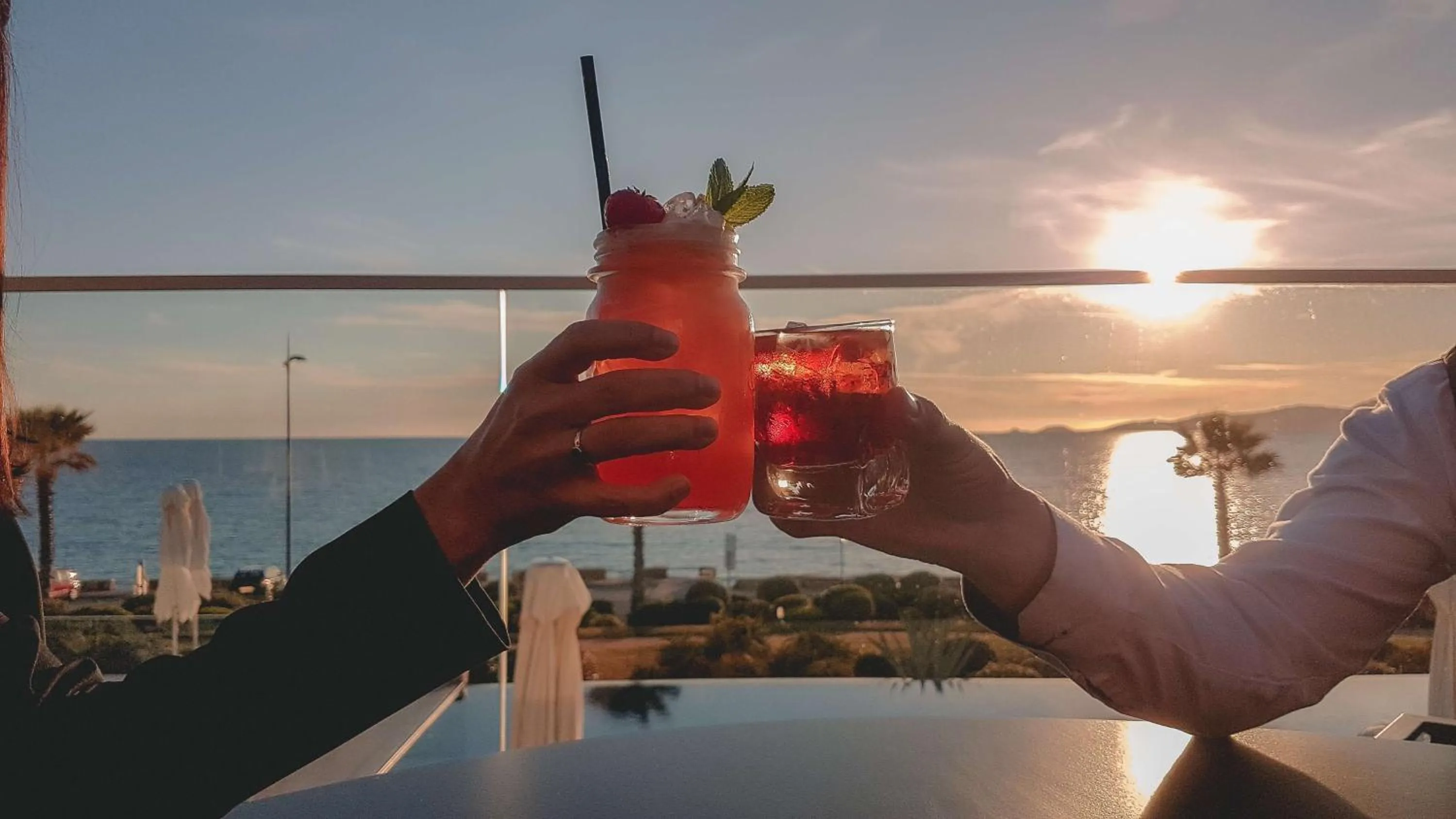 Lounge or bar in Radisson Blu Resort & Spa, Ajaccio Bay