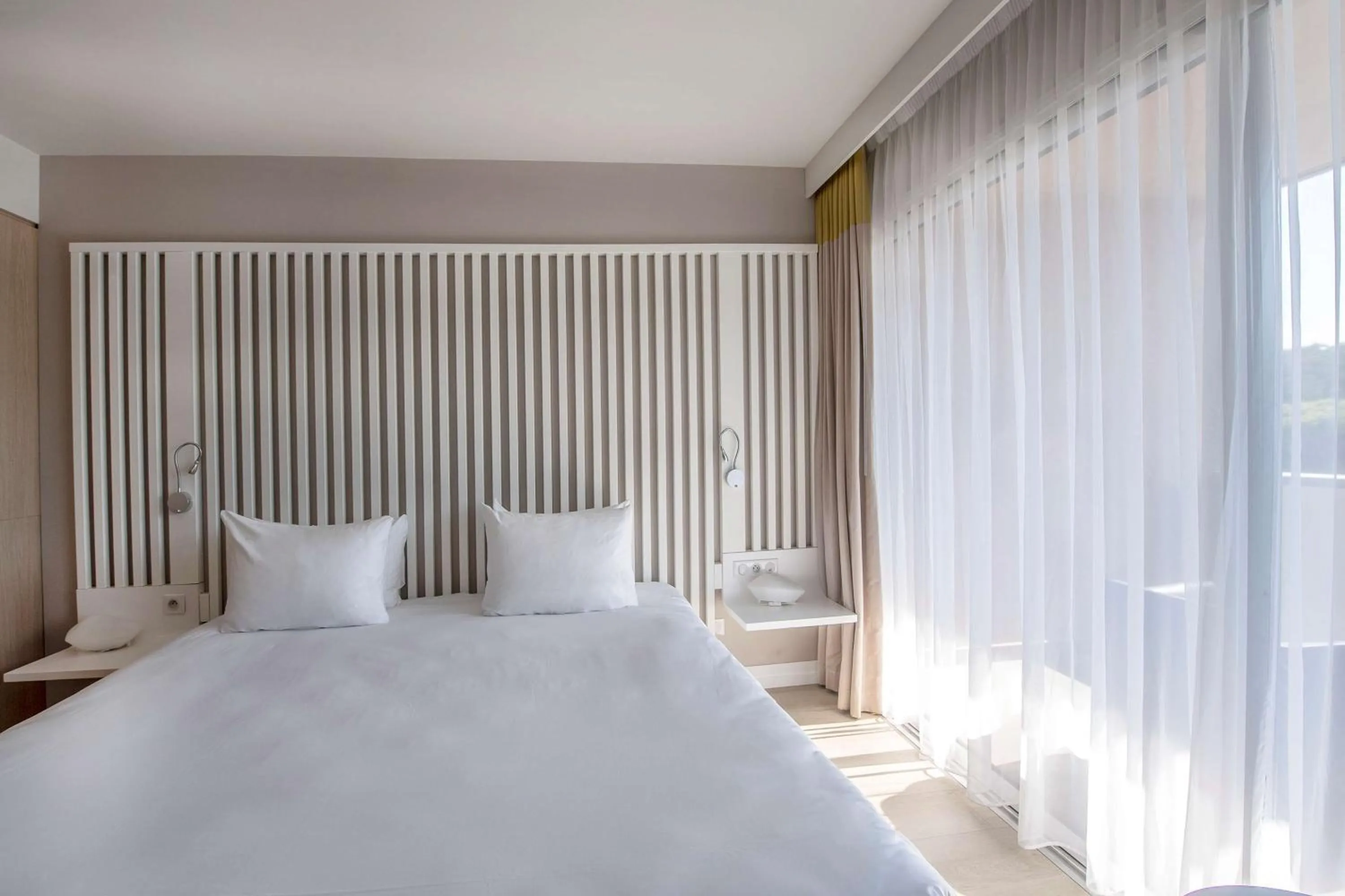 Bedroom, Bed in Radisson Blu Resort & Spa, Ajaccio Bay