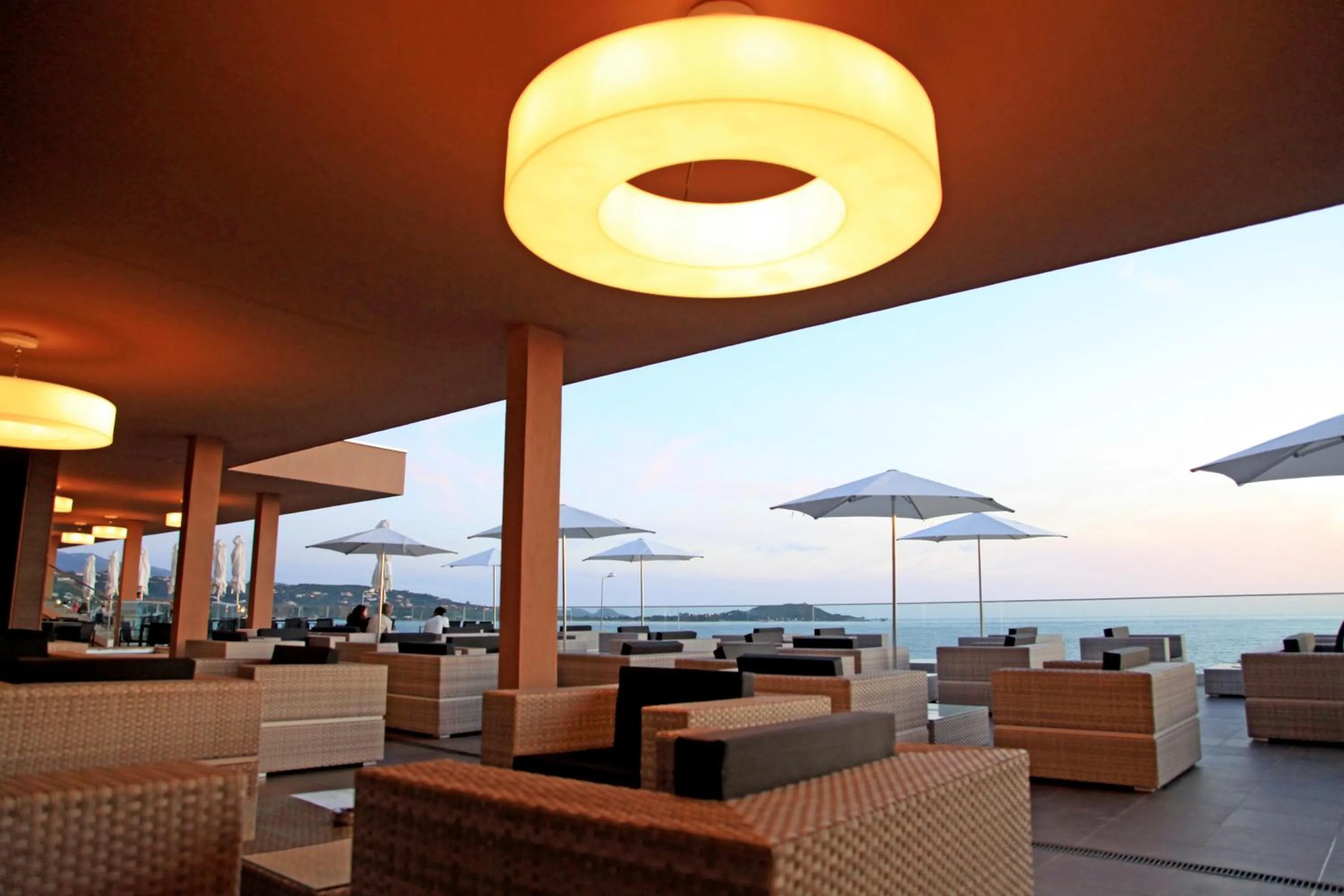 Lounge or bar in Radisson Blu Resort & Spa, Ajaccio Bay